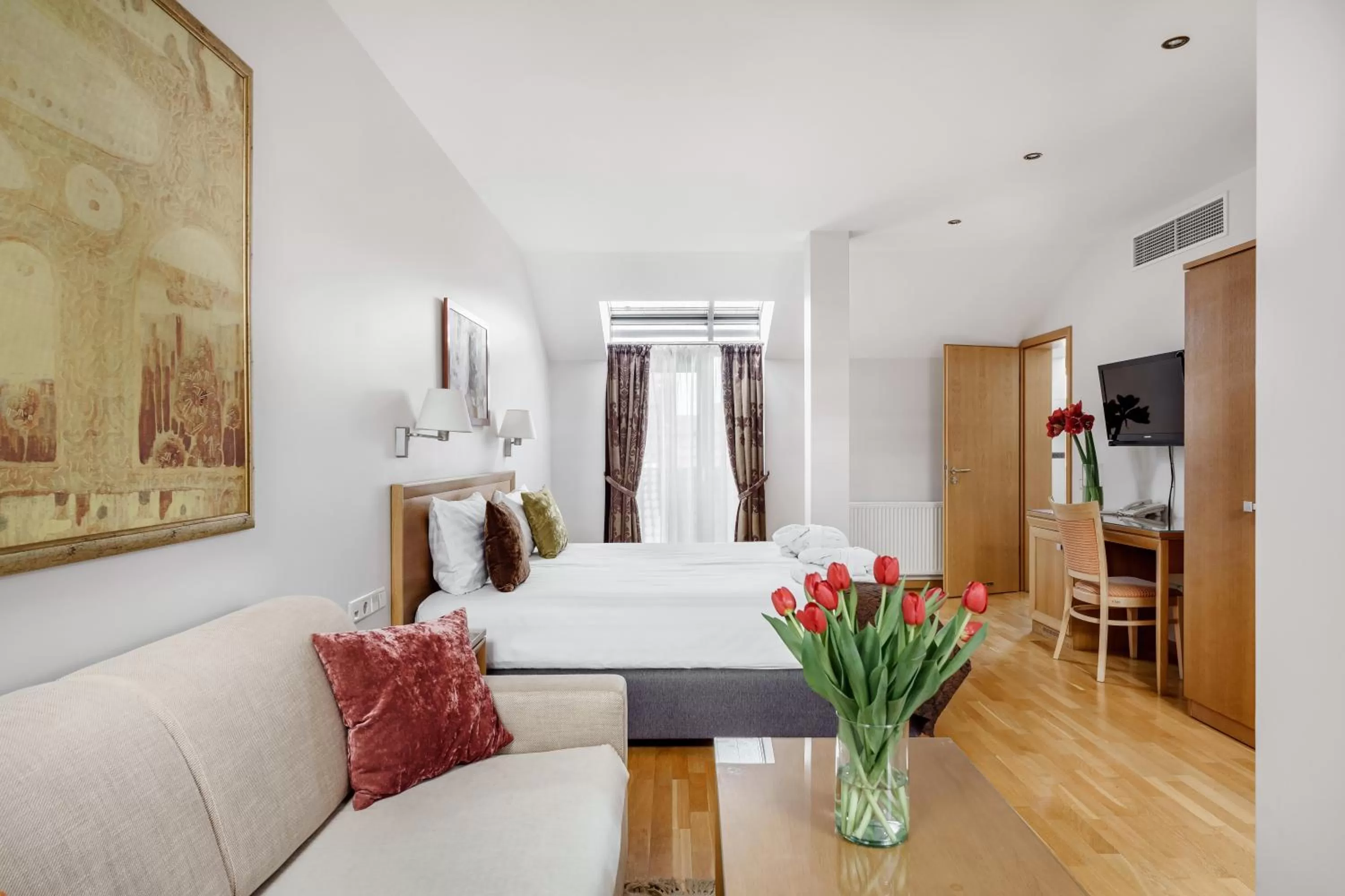 Suite - single occupancy in Euterpe Hotel