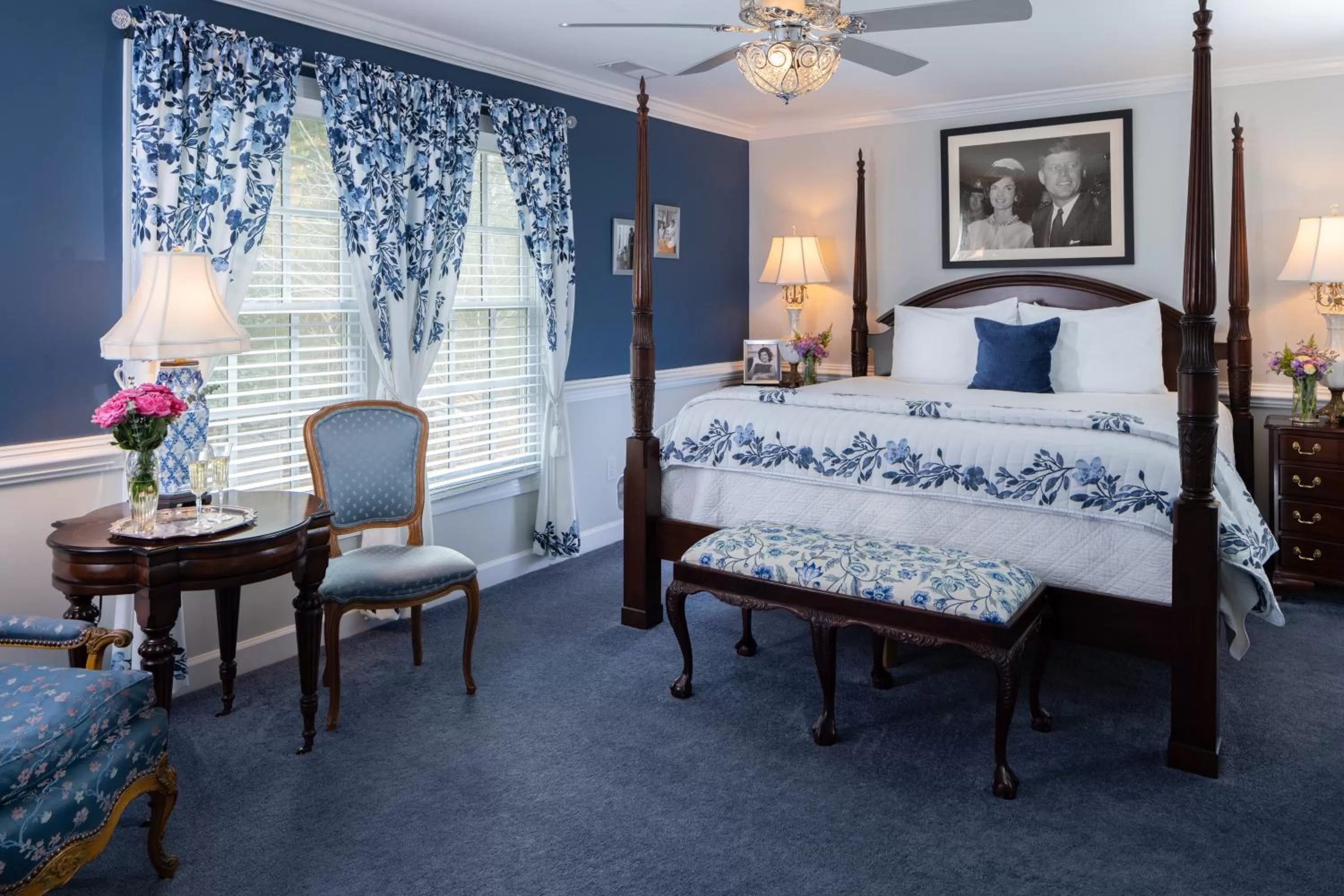 Deluxe King Room in A Williamsburg White House Inn
