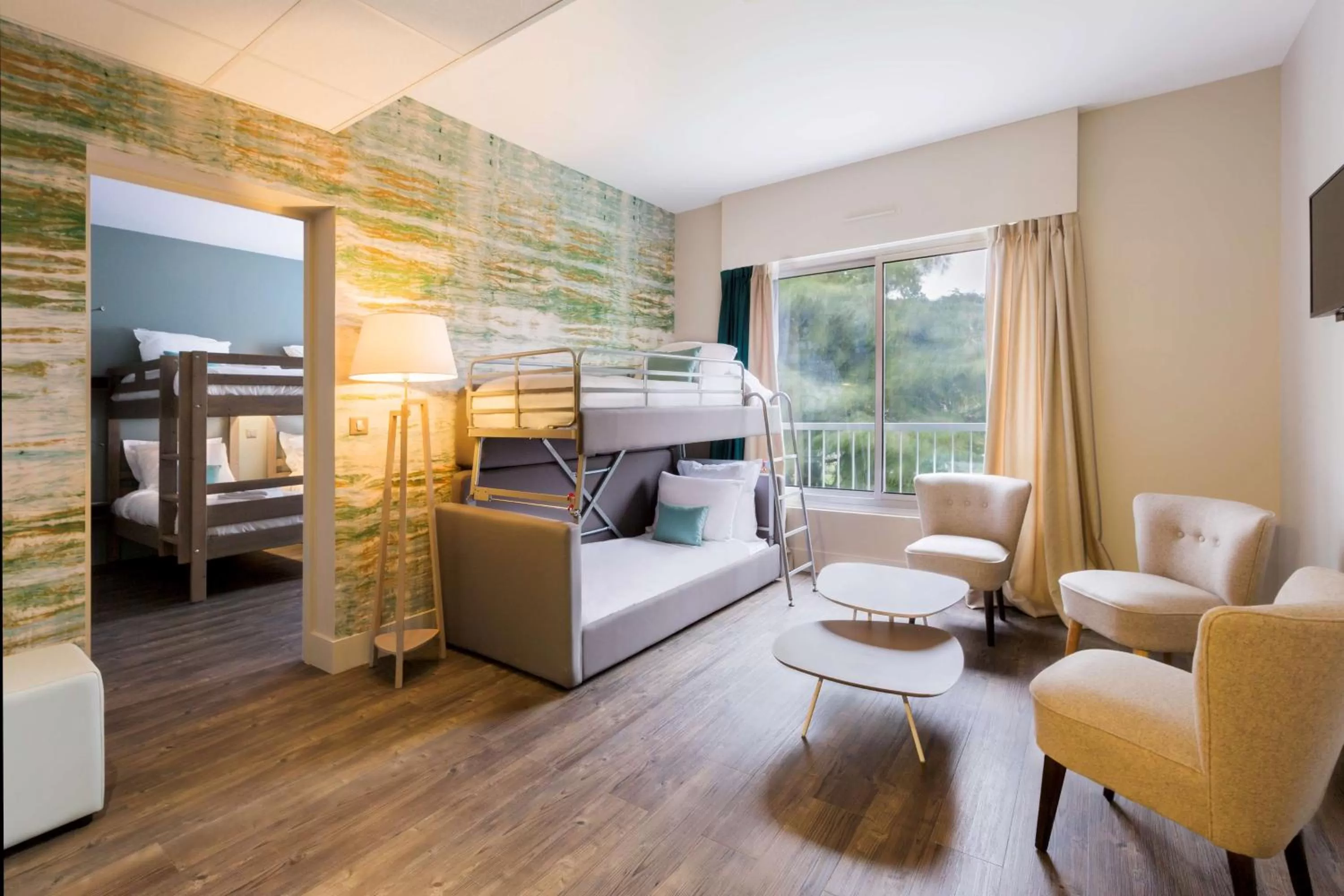 Two-Bedroom Apartment (6 Adults) in BEST WESTERN La Porte des Châteaux