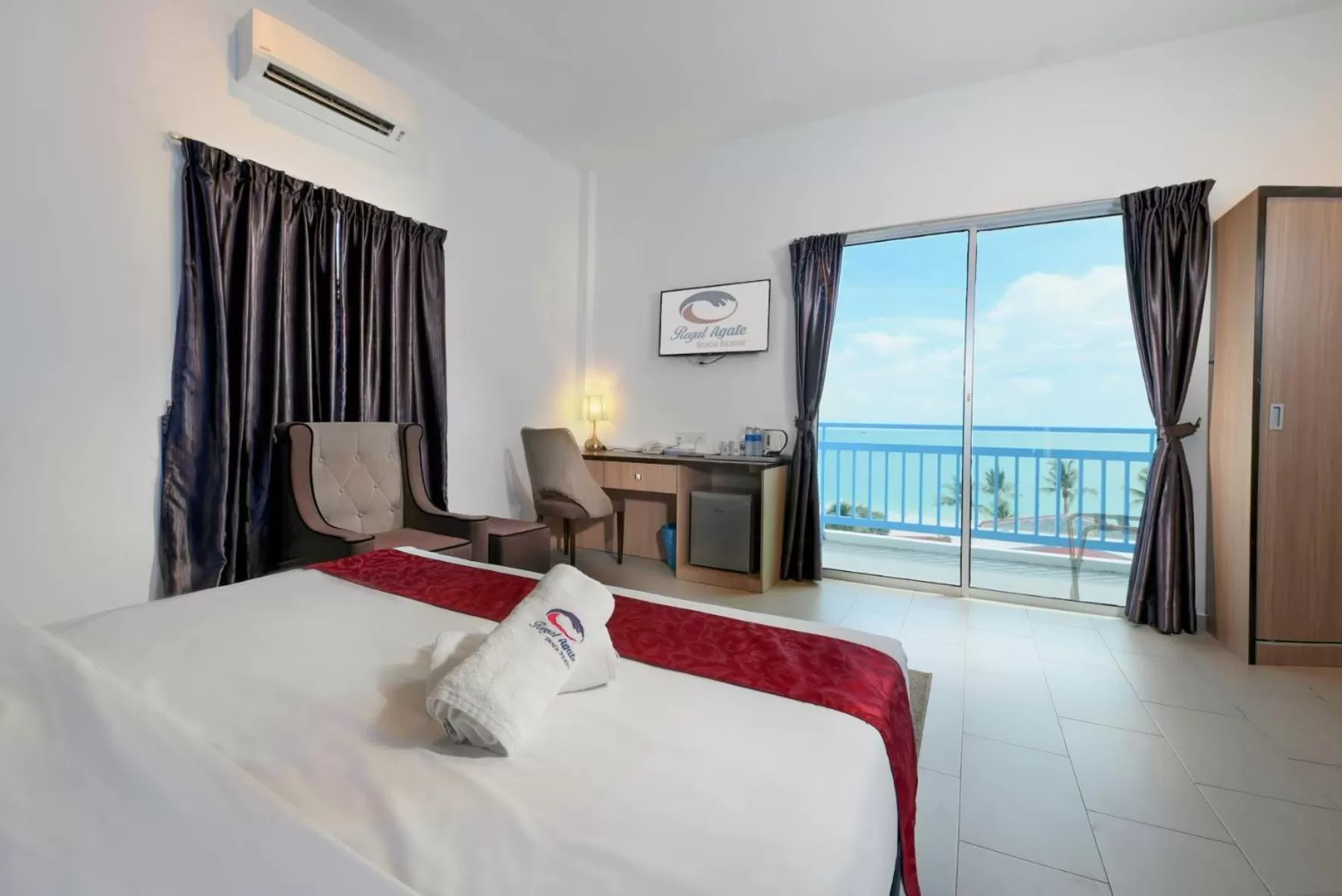 Double Room with Balcony and Sea View in Royal Agate Beach Resort