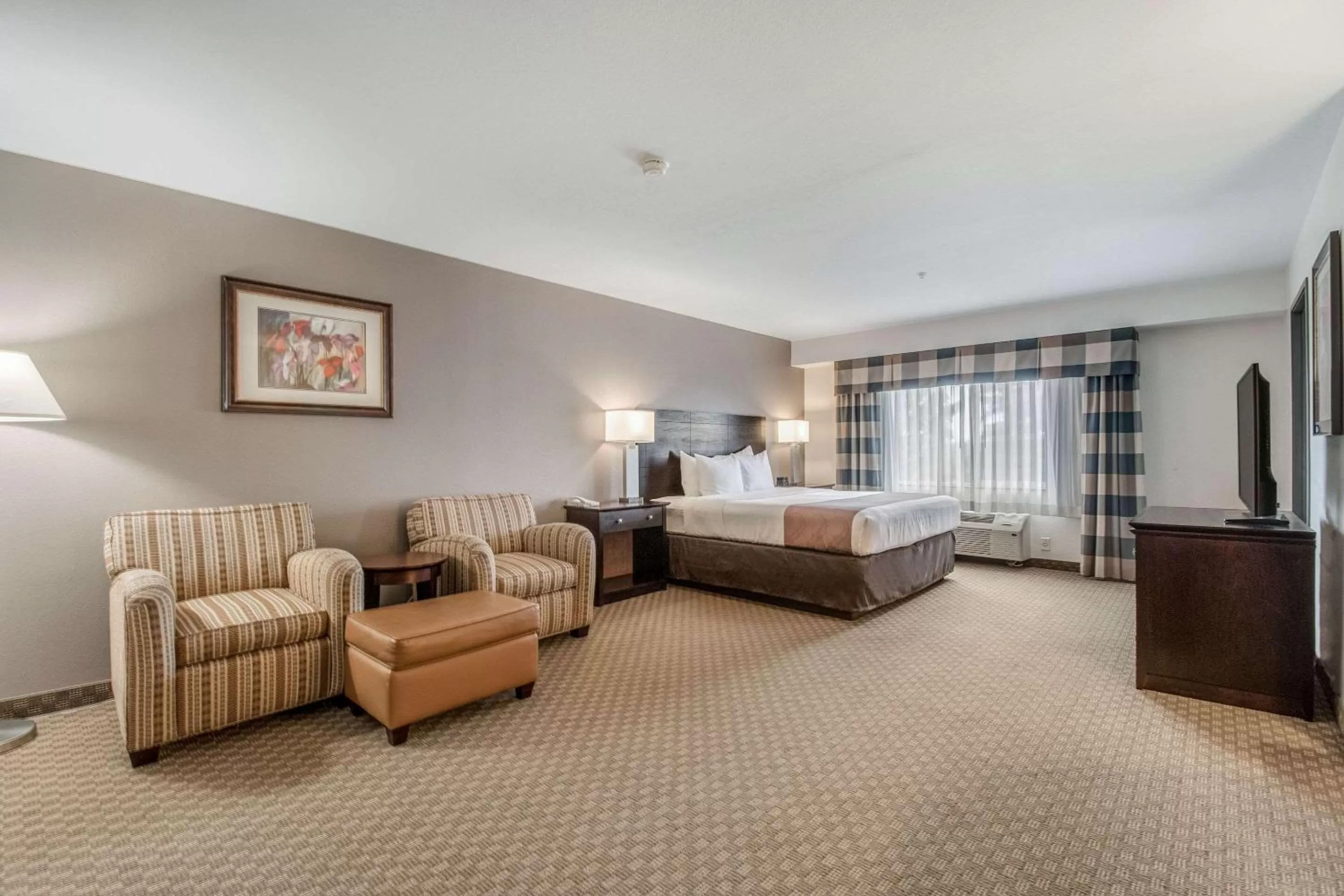 Junior King Suite in Quality Inn Gresham