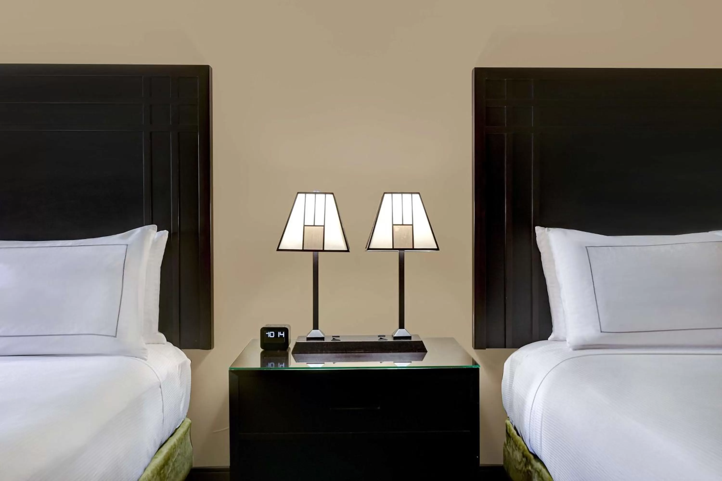 Queen Room with Two Queen Beds - Disability Access Roll in Shower/Non-Smoking in DoubleTree by Hilton Phoenix- Tempe