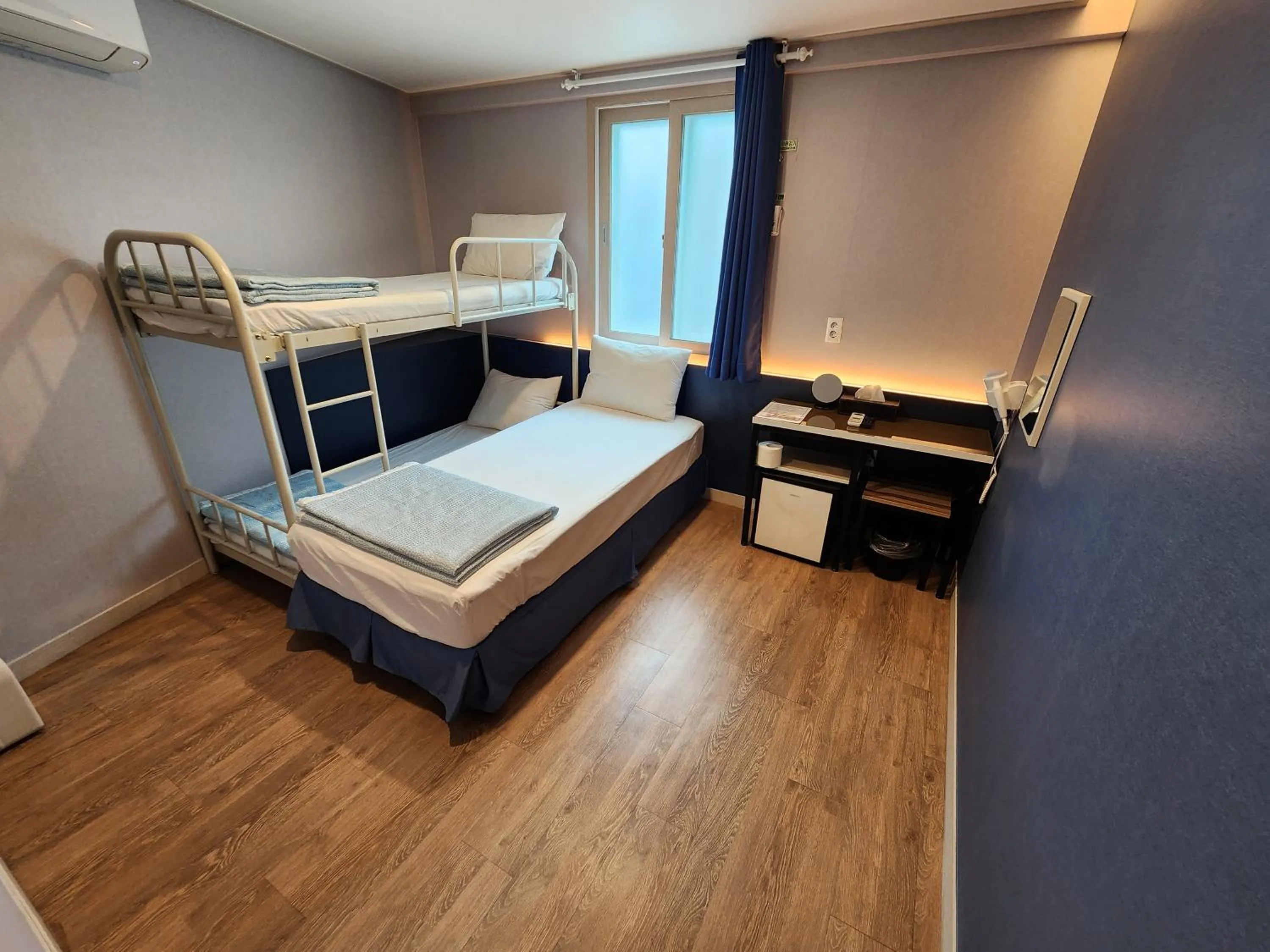 Economy Triple Room with Private Bathroom in MAMA Guesthouse Haeundae
