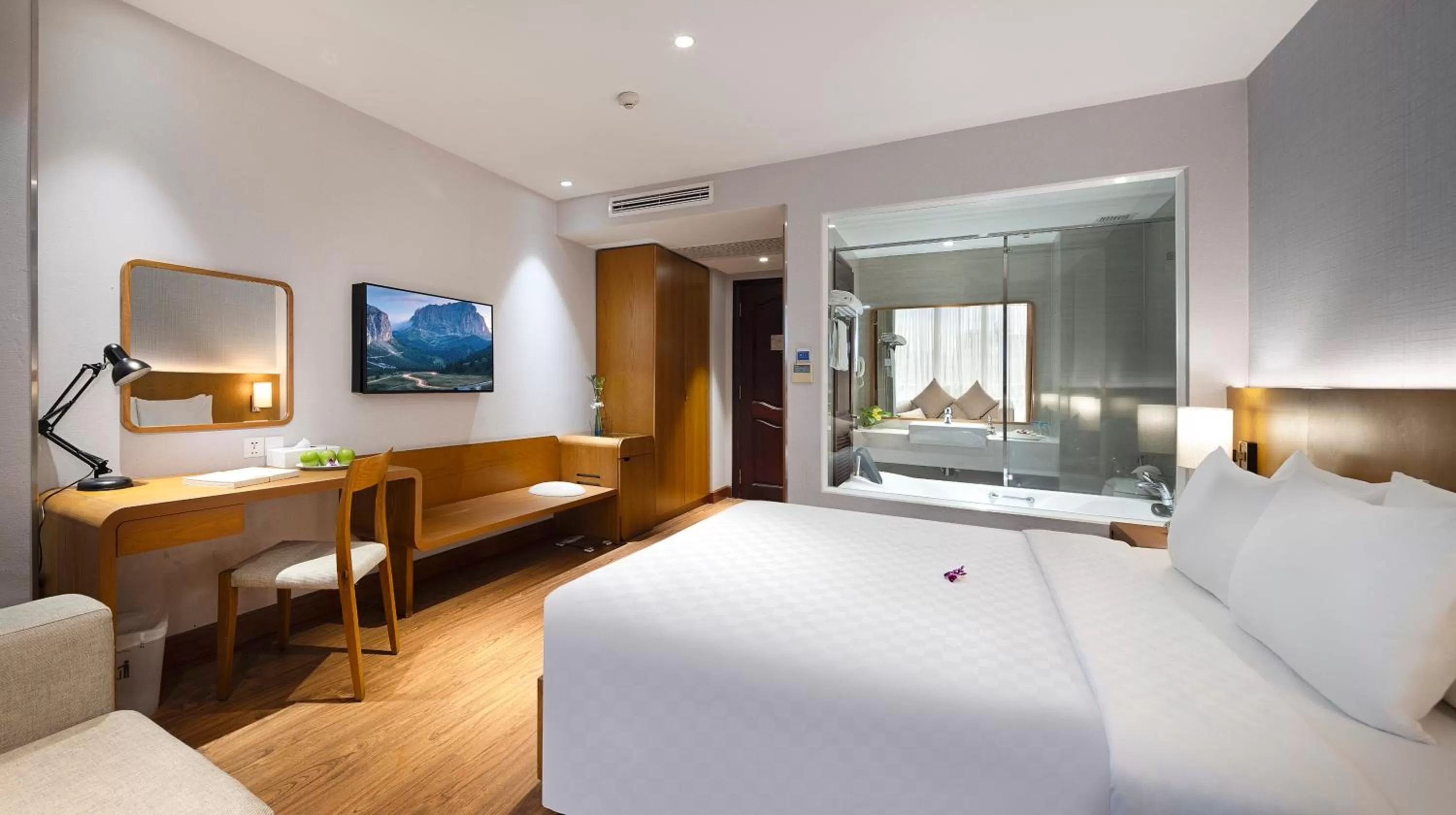 Premier Deluxe Double - Free Mini Bar in Harmony Saigon Hotel & Spa