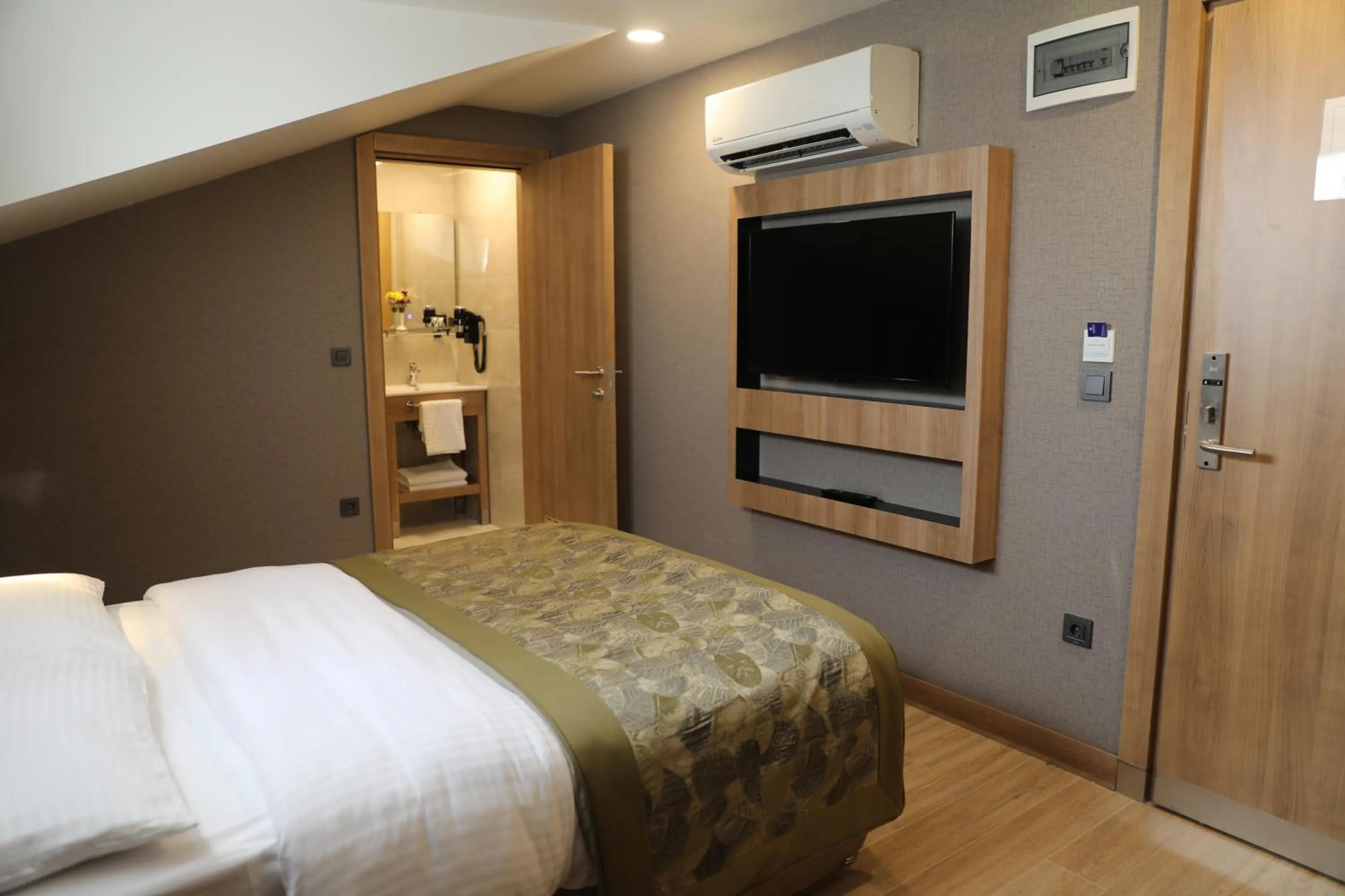 Budget Double Room in RADAR HOTEL