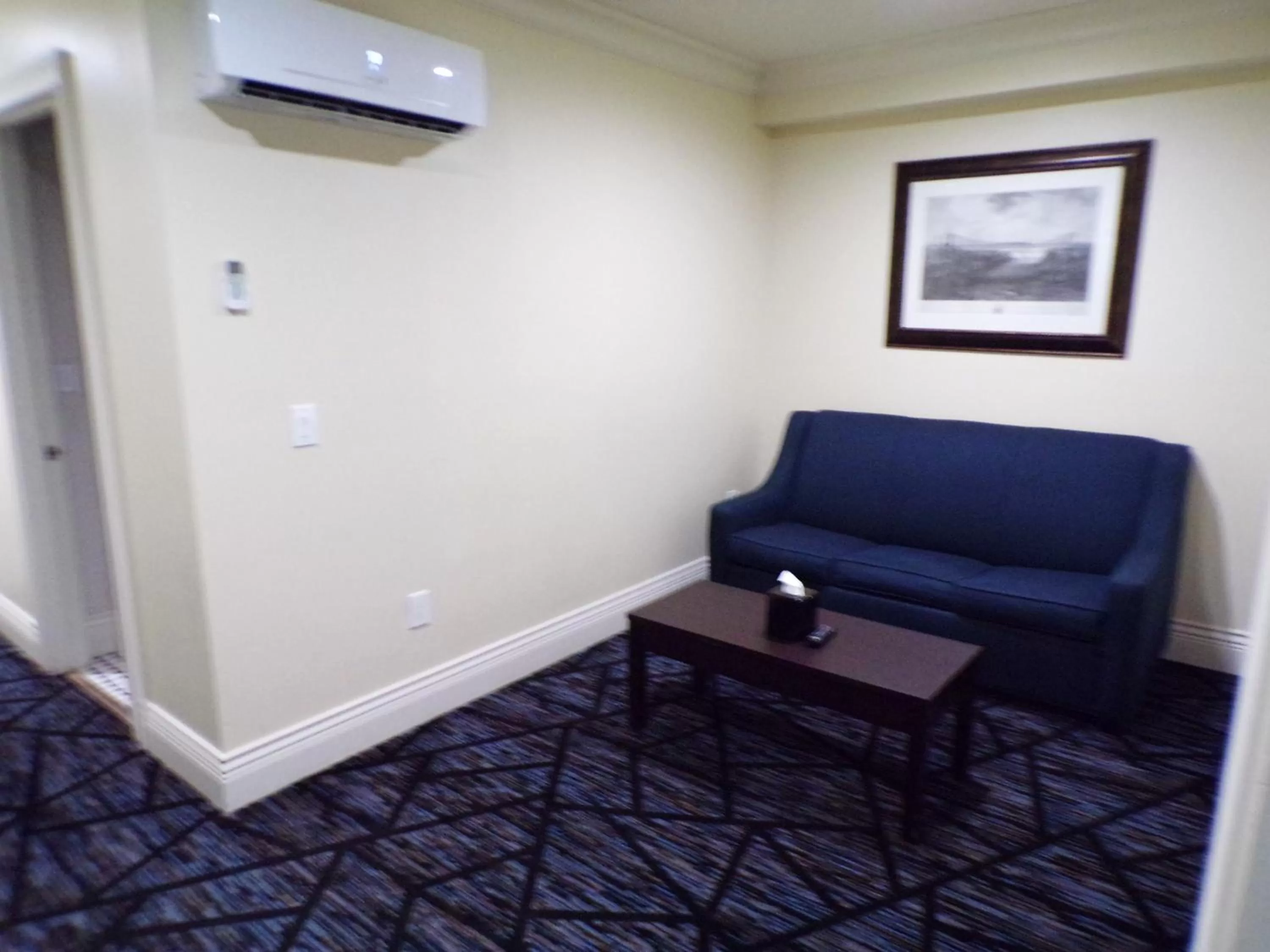 Riverview Suite in Niagara Crossing Hotel and Spa