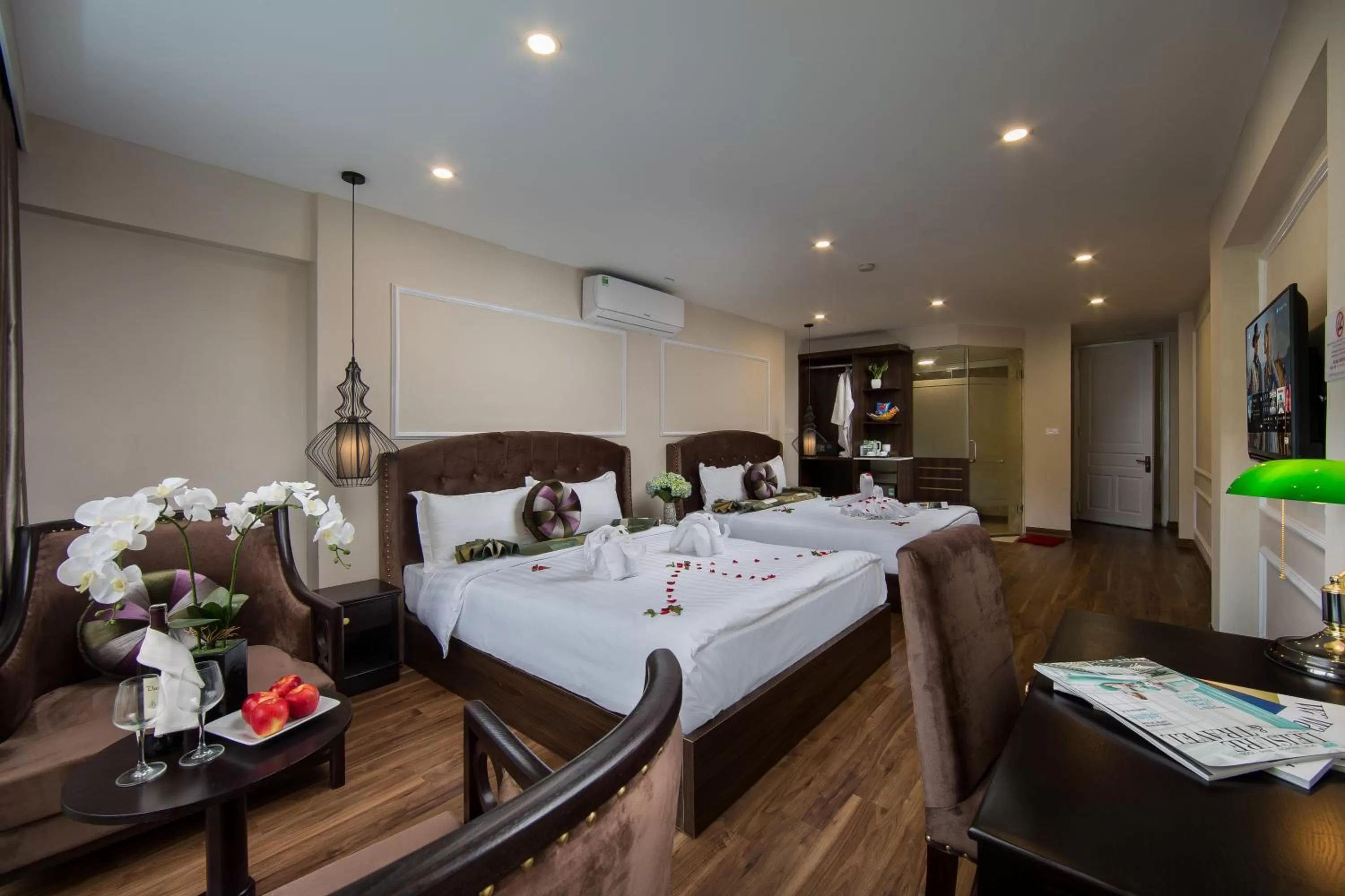 Triple Room with Balcony in Splendid Pearlight Hanoi