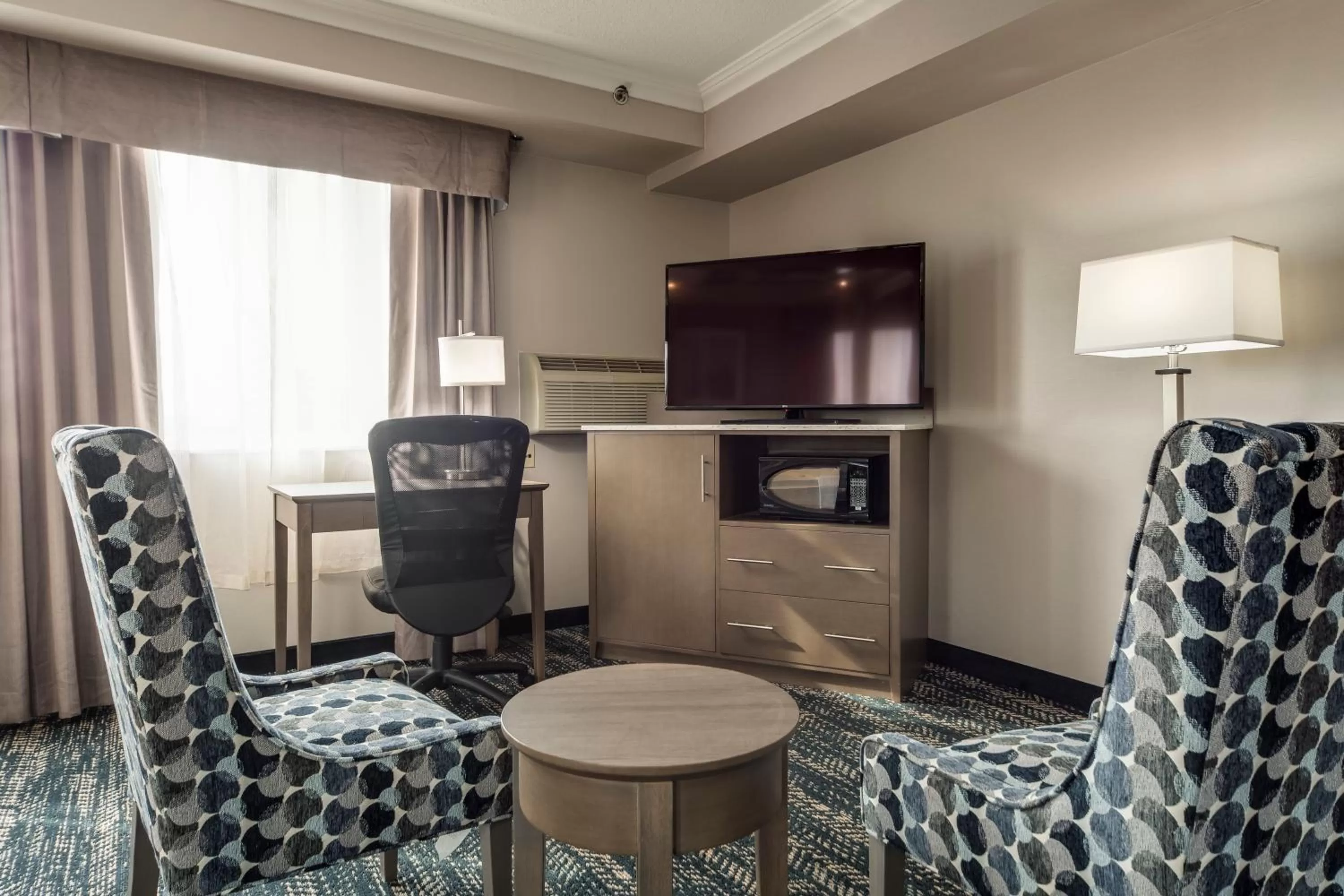 Luxury King Suite with Jetted Tub in Monte Carlo Inn Brampton