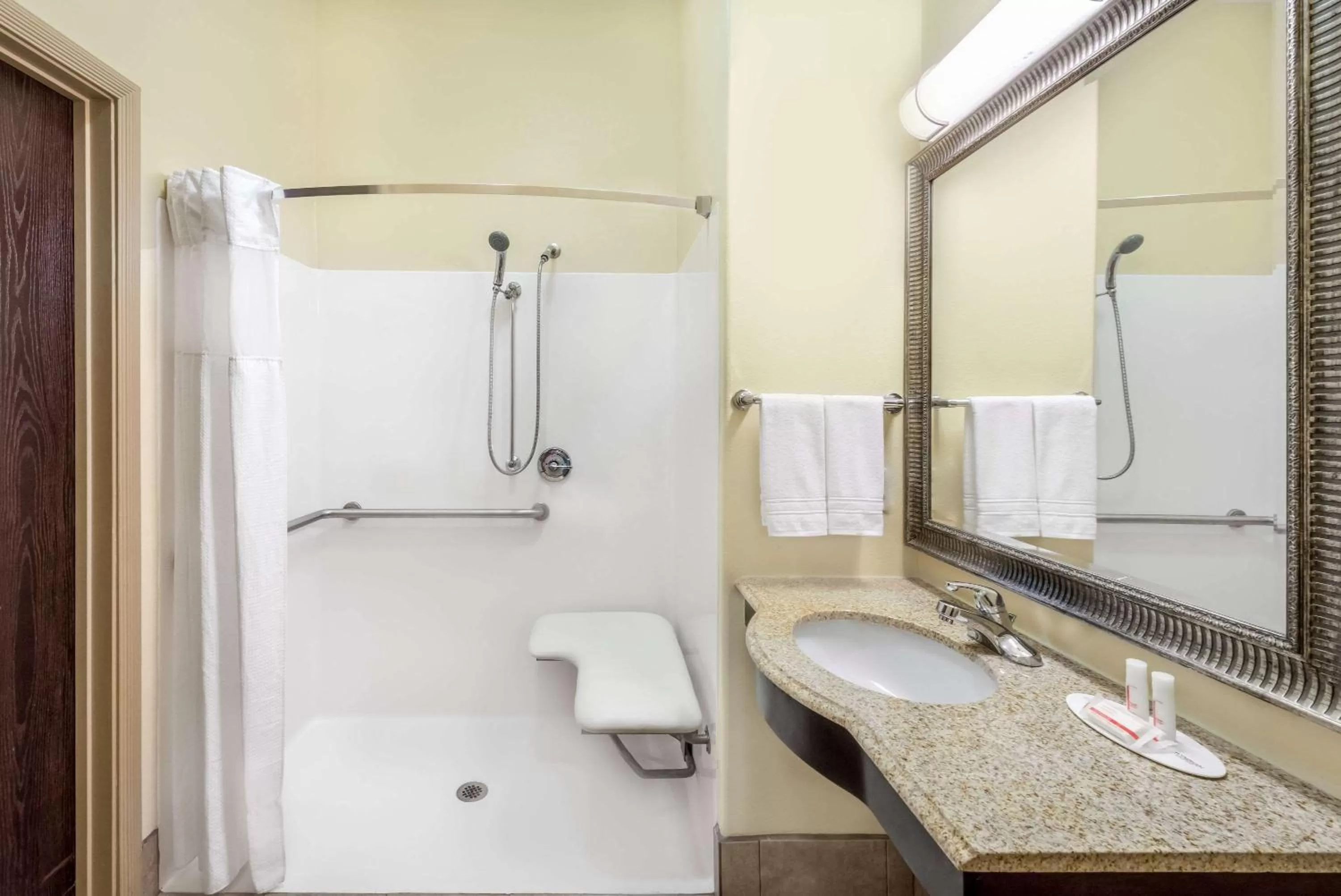Queen Room with Roll-In Shower - Mobility/Hearing Accessible - Non-Smoking in Super 8 by Wyndham Hidalgo at La Plaza Mall & Mcallen Airport