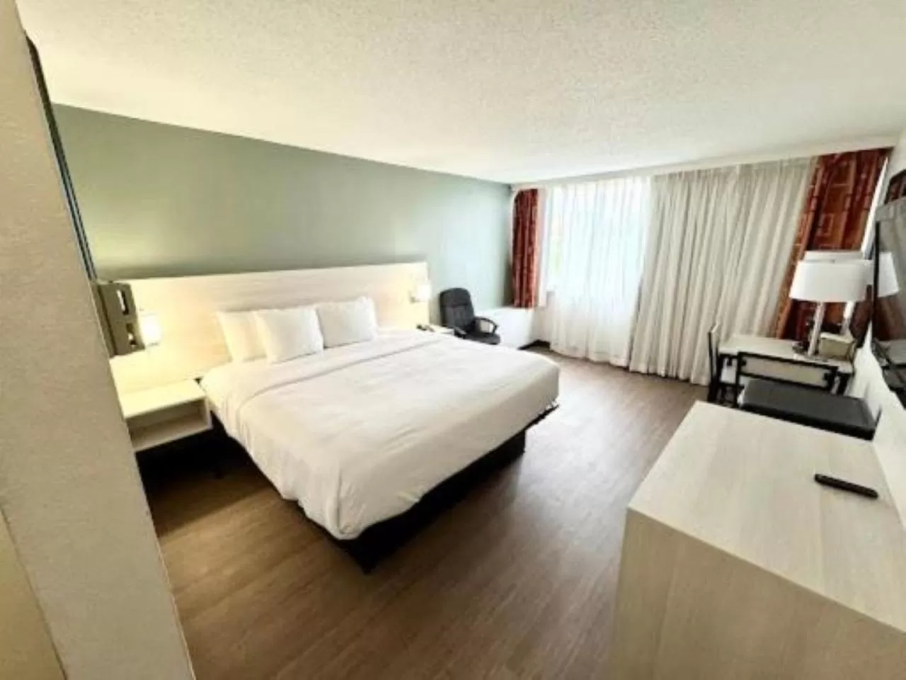 King Room - Accessible/Non Smoking in Quality Inn & Suites East Syracuse - Carrier Circle