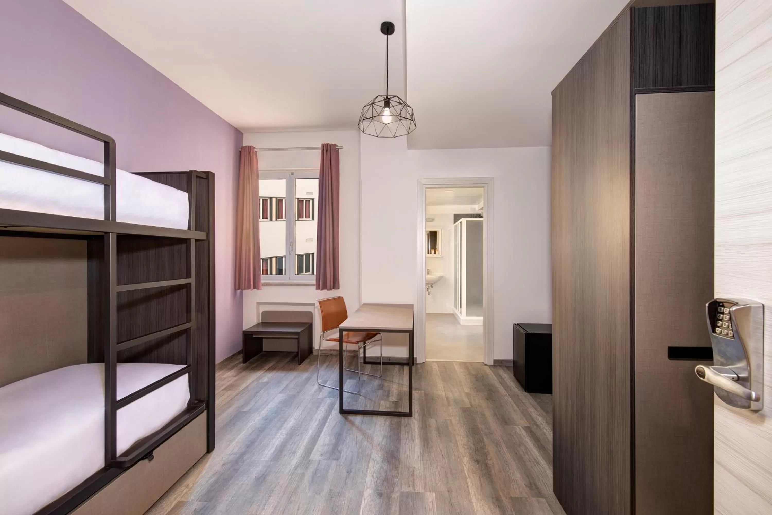 Twin Room with Bunk Bed and Private Bathroom in The RomeHello