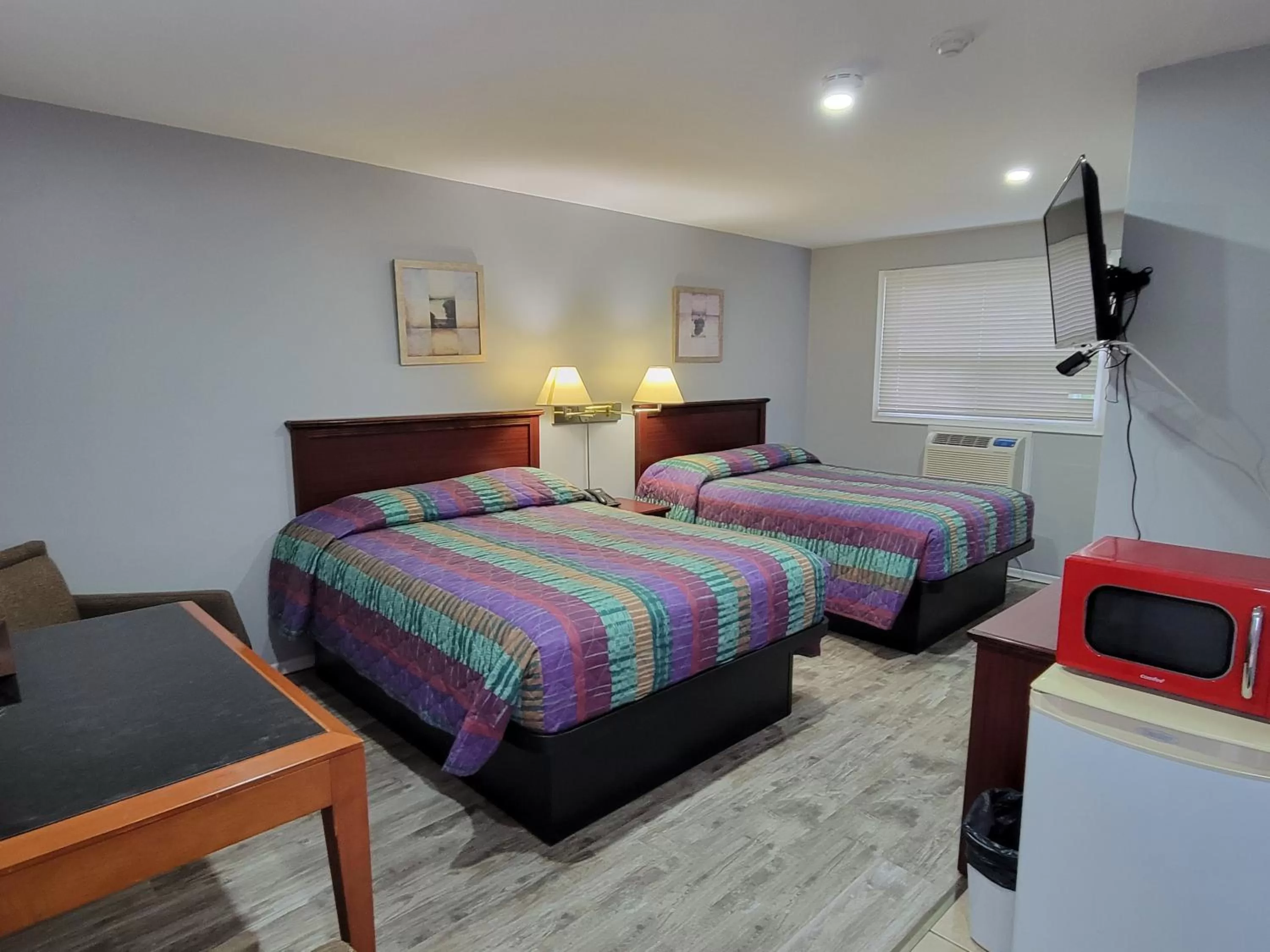 Standard Queen Room with Two Queen Beds in Knights Inn Cobourg