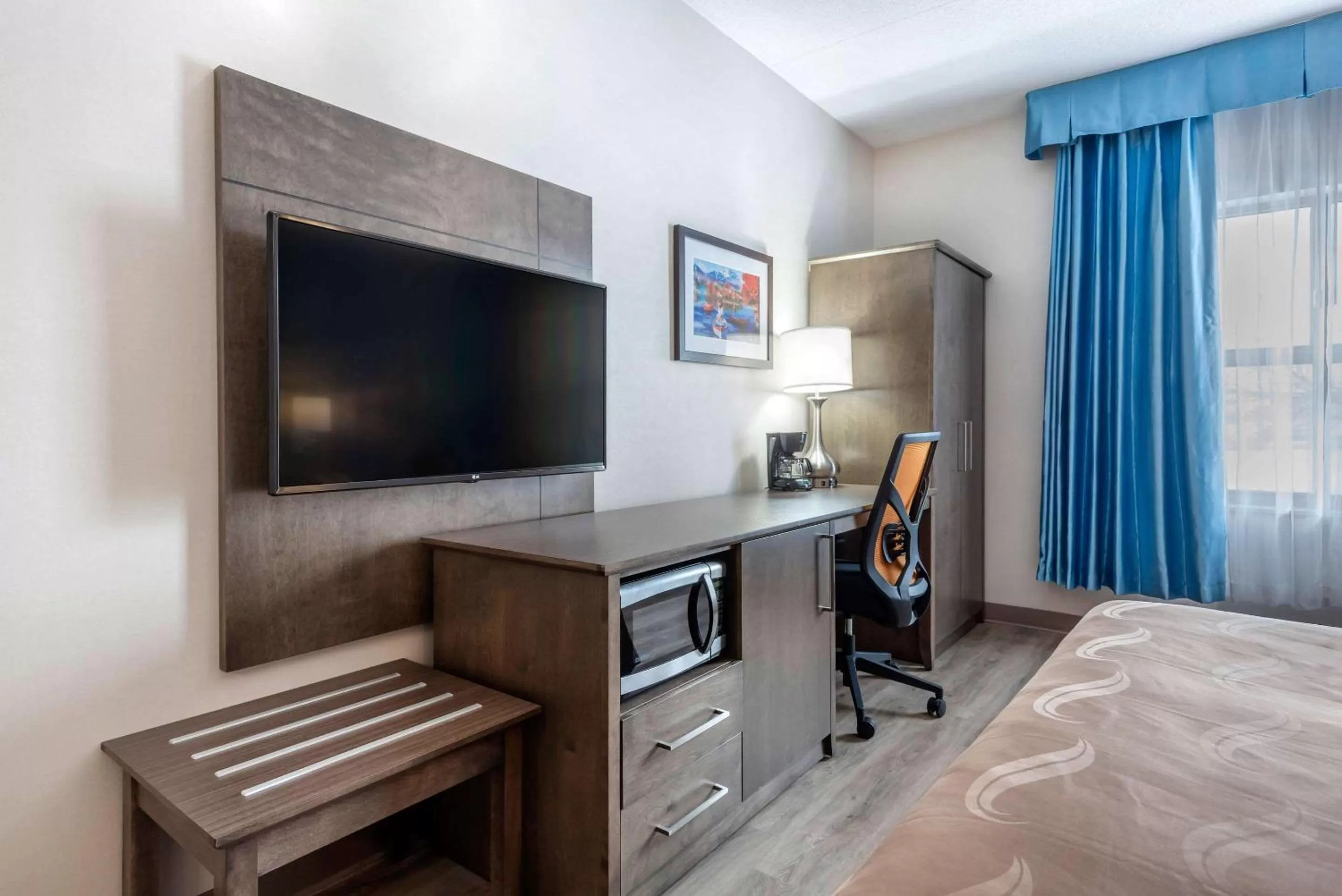 Queen Room - Non-Smoking in Quality Suites