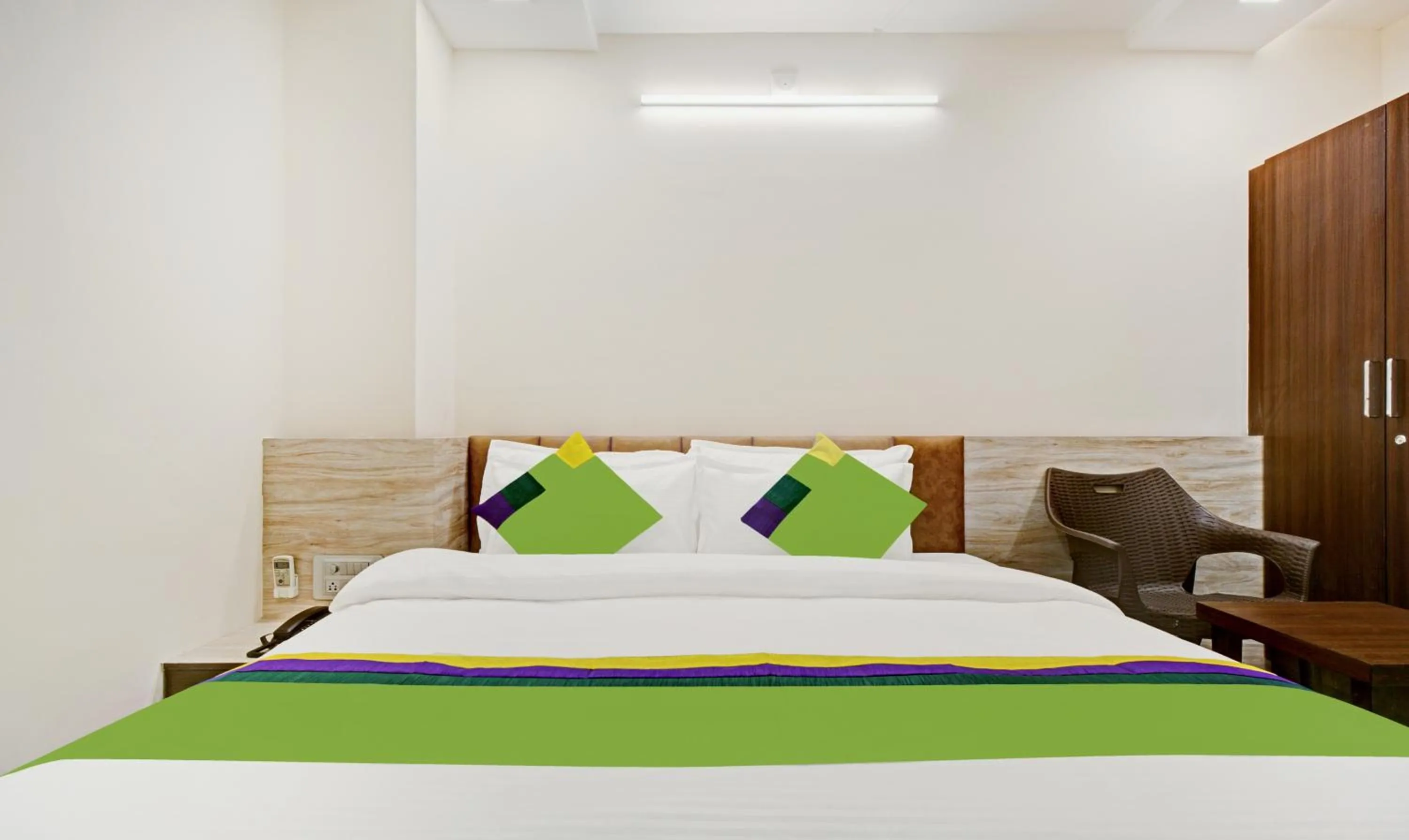 Deluxe Double Room - single occupancy in Treebo Paras Raj Near City Palace