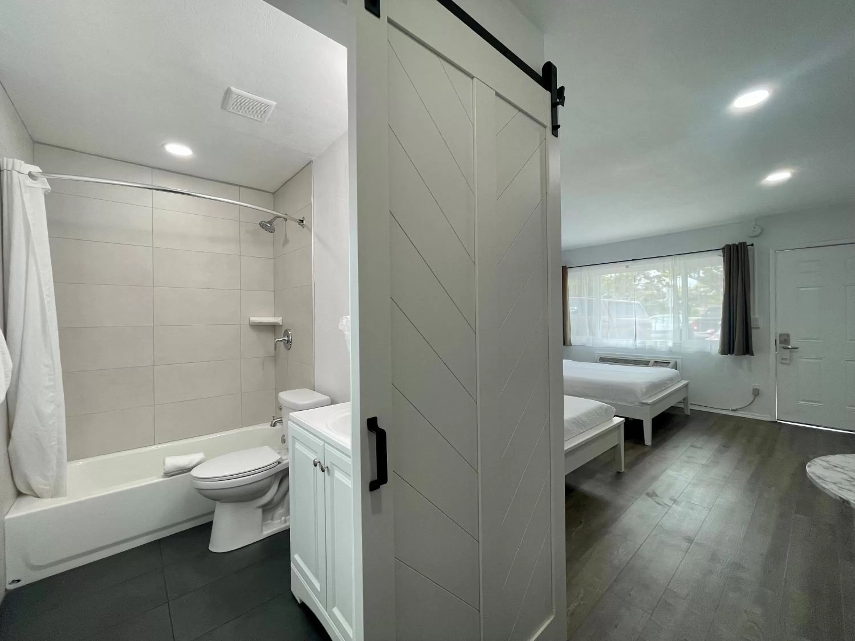 Superior Queen Room with Two Queen Beds in Budget Inn