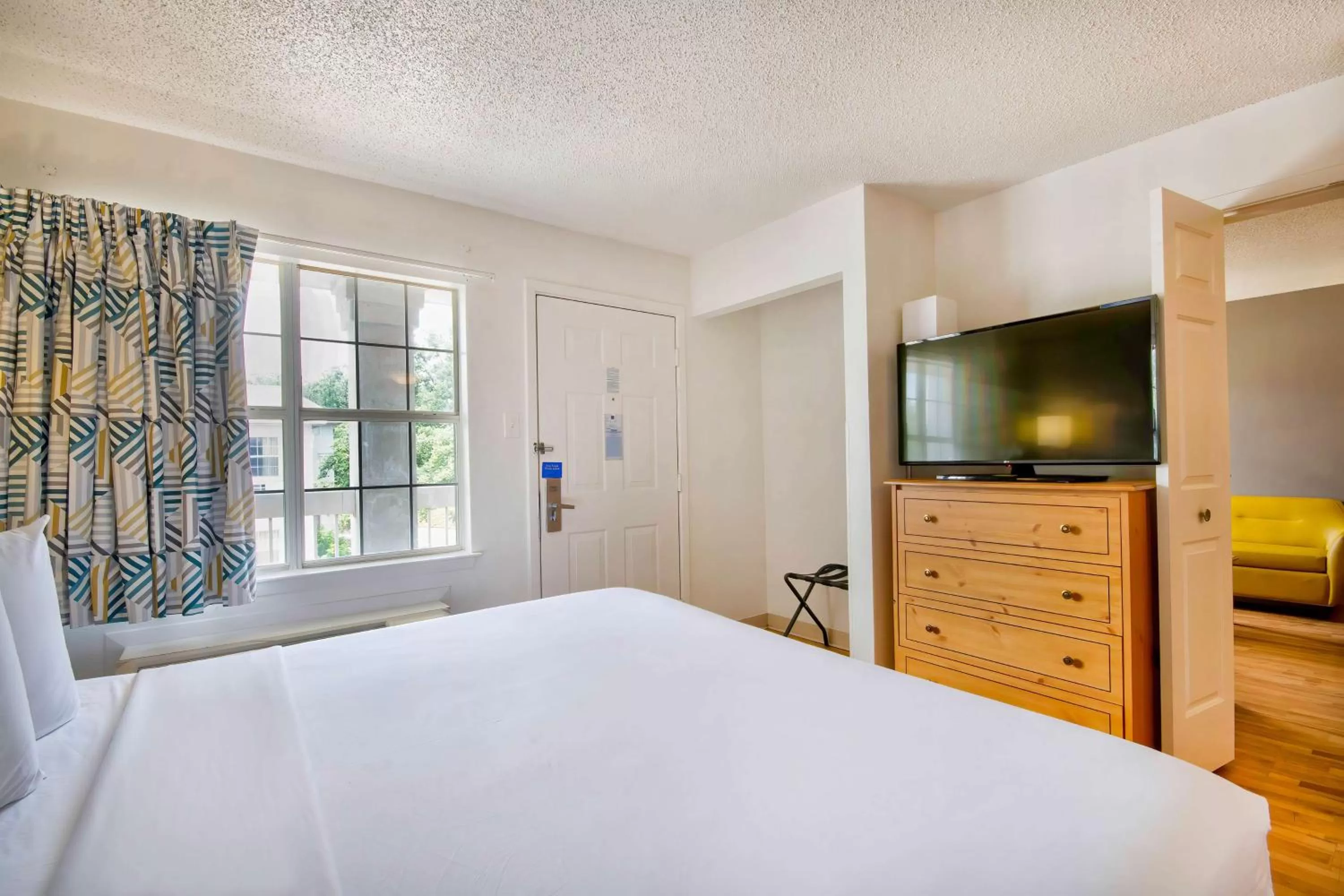 King Room - Disability Access in Studio 6-San Antonio, TX - Six Flags