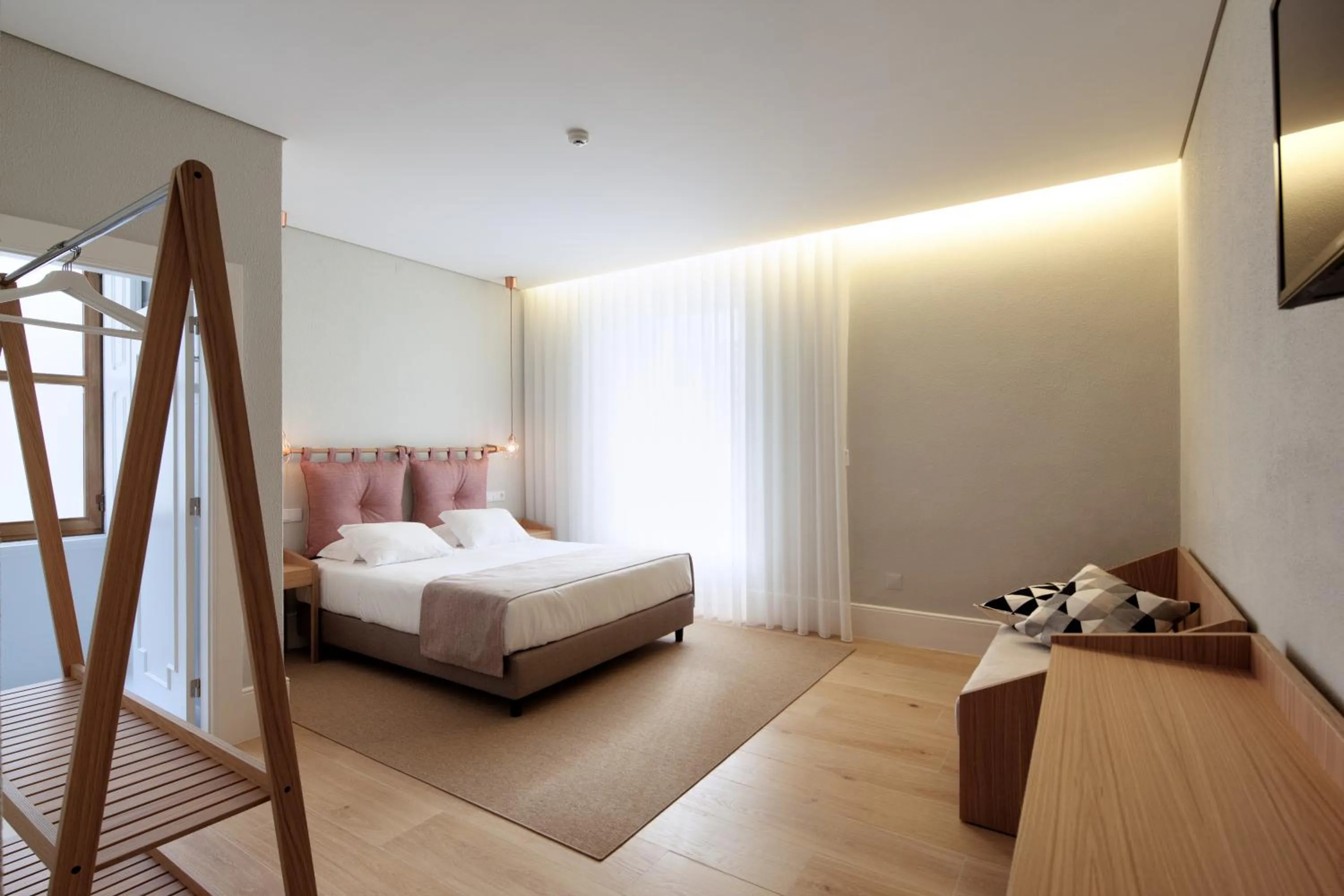 Comfort Triple Room (Semi Basement) in The Rex Hotel Porto