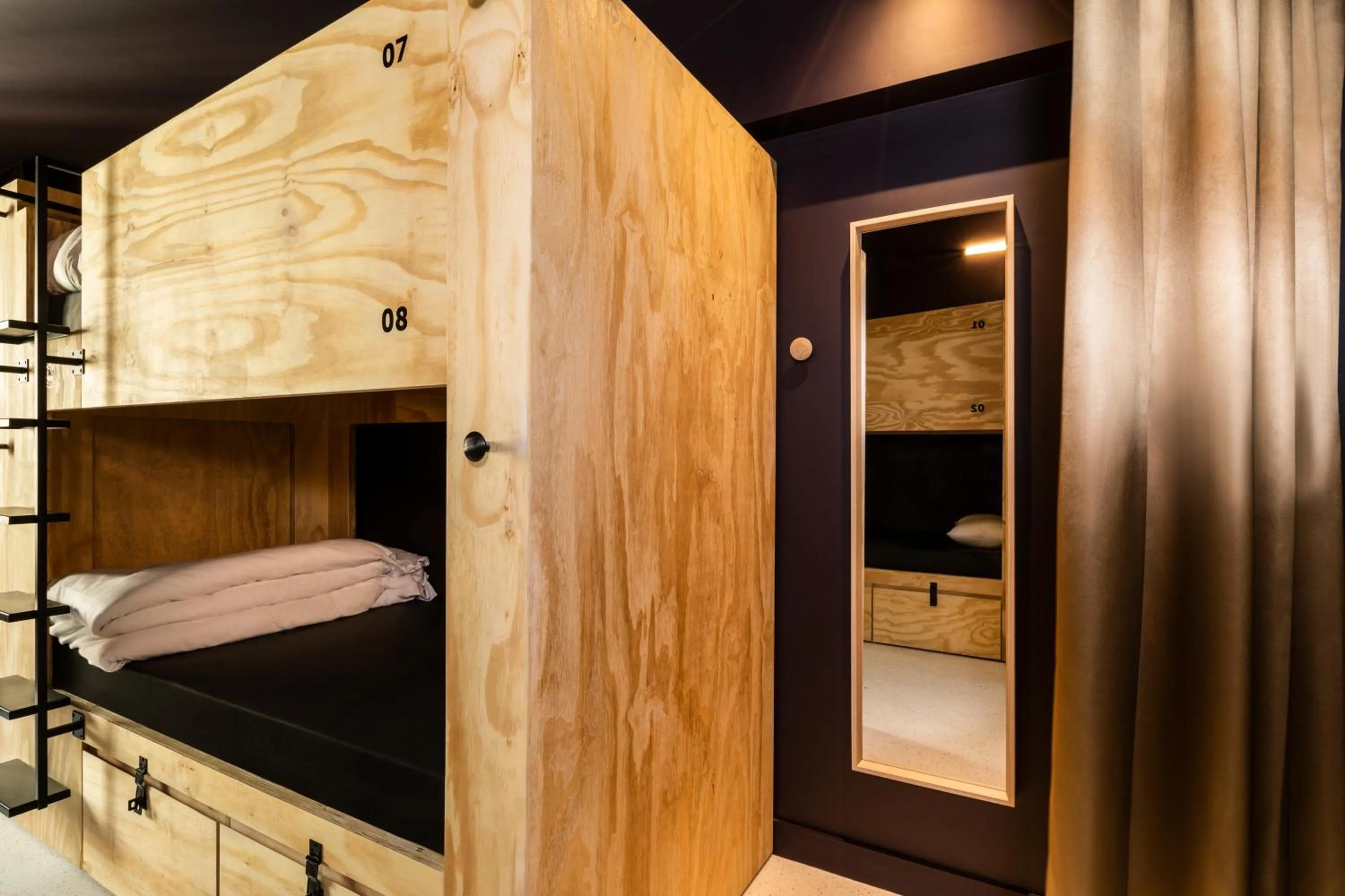 Bed in a 6-8 mixed Shared Room in JO&JOE Paris - Nation