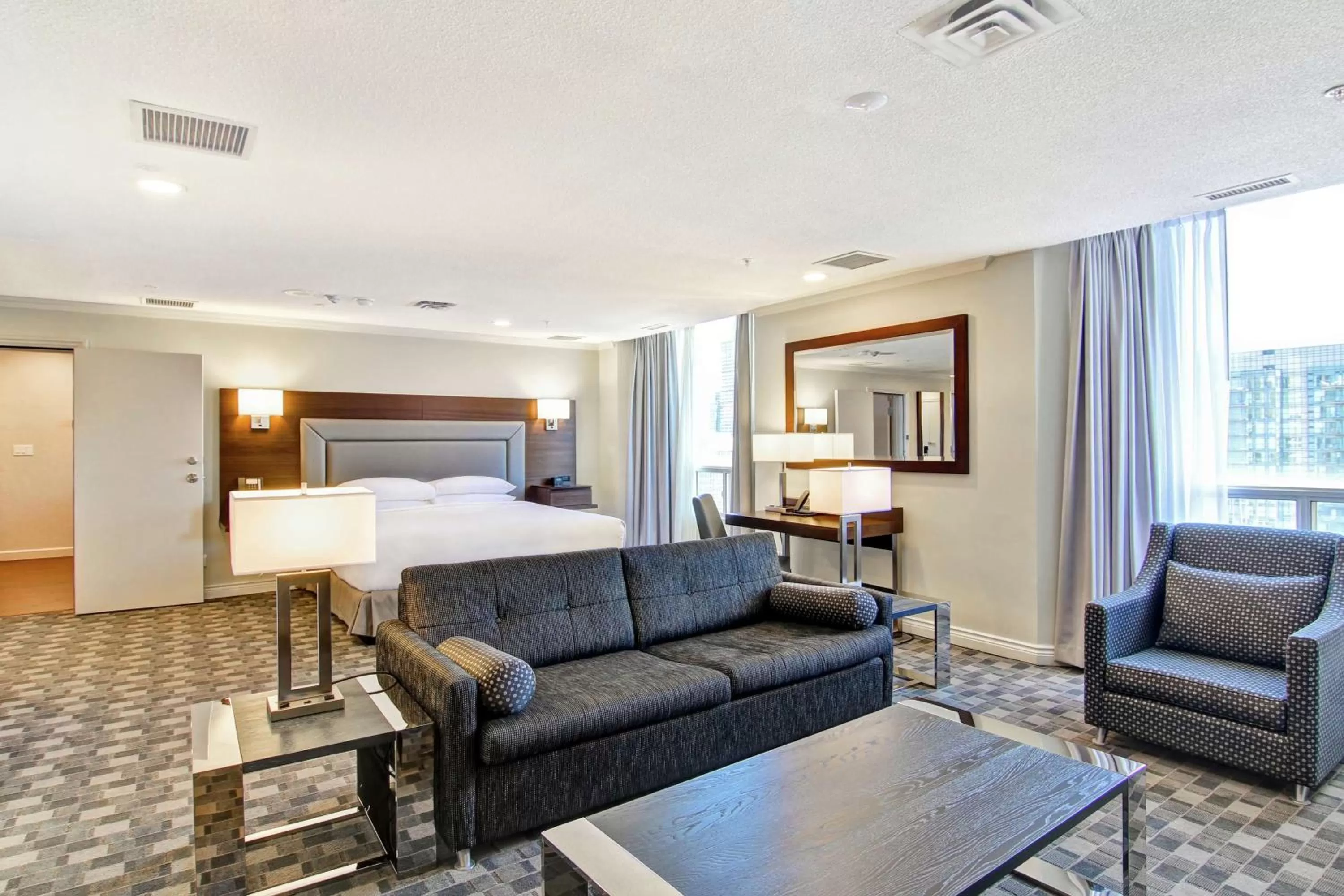 Deluxe King Suite with Kitchenette in DoubleTree by Hilton Toronto Downtown