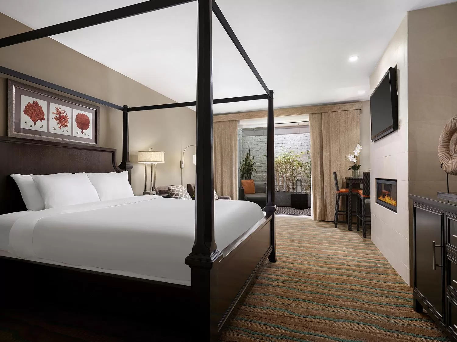 King Room, Fireplace, Private Patio Non-View in Catalina Island Inn