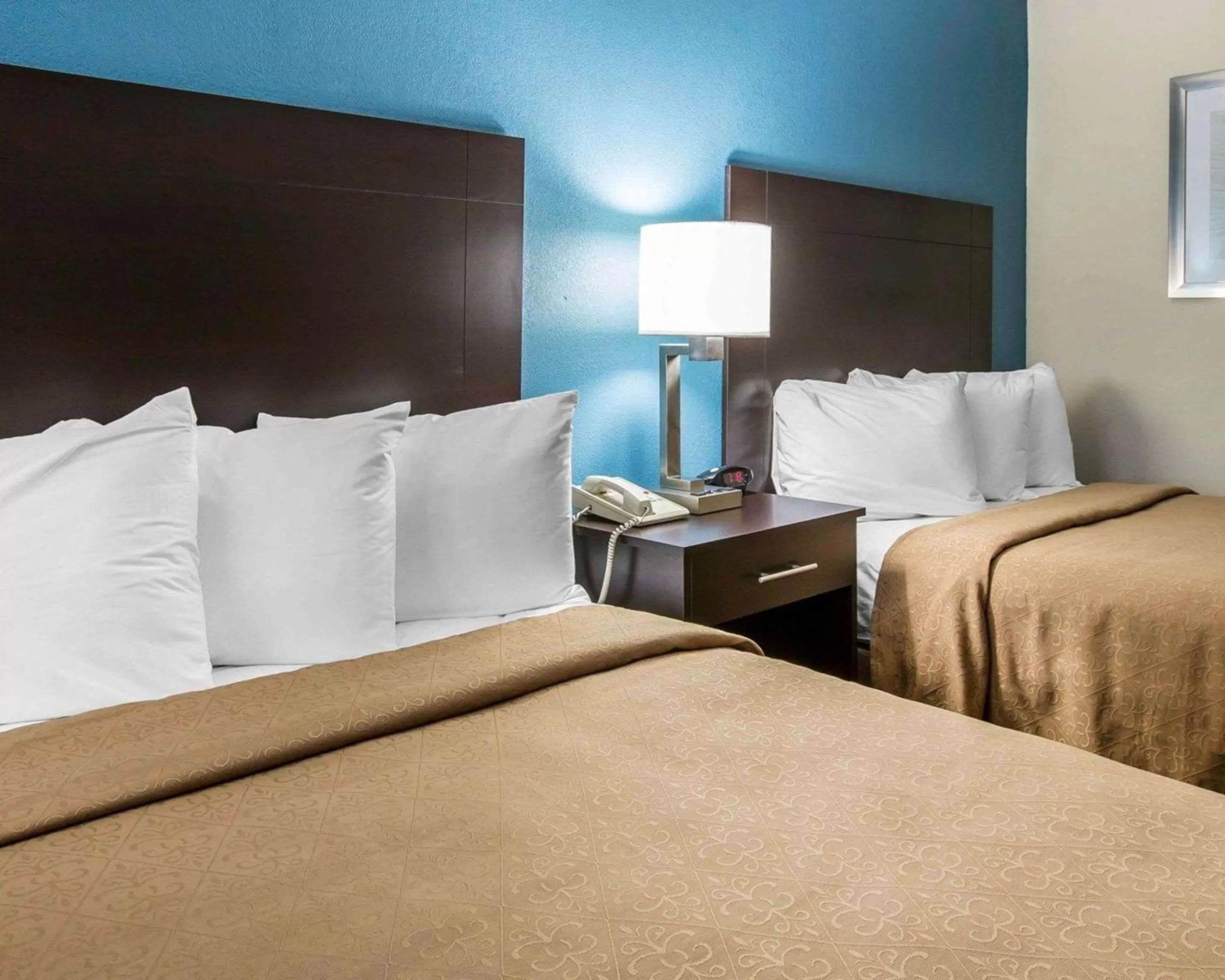 Double Room with Two Double Beds - Smoking in Quality Inn Macon West