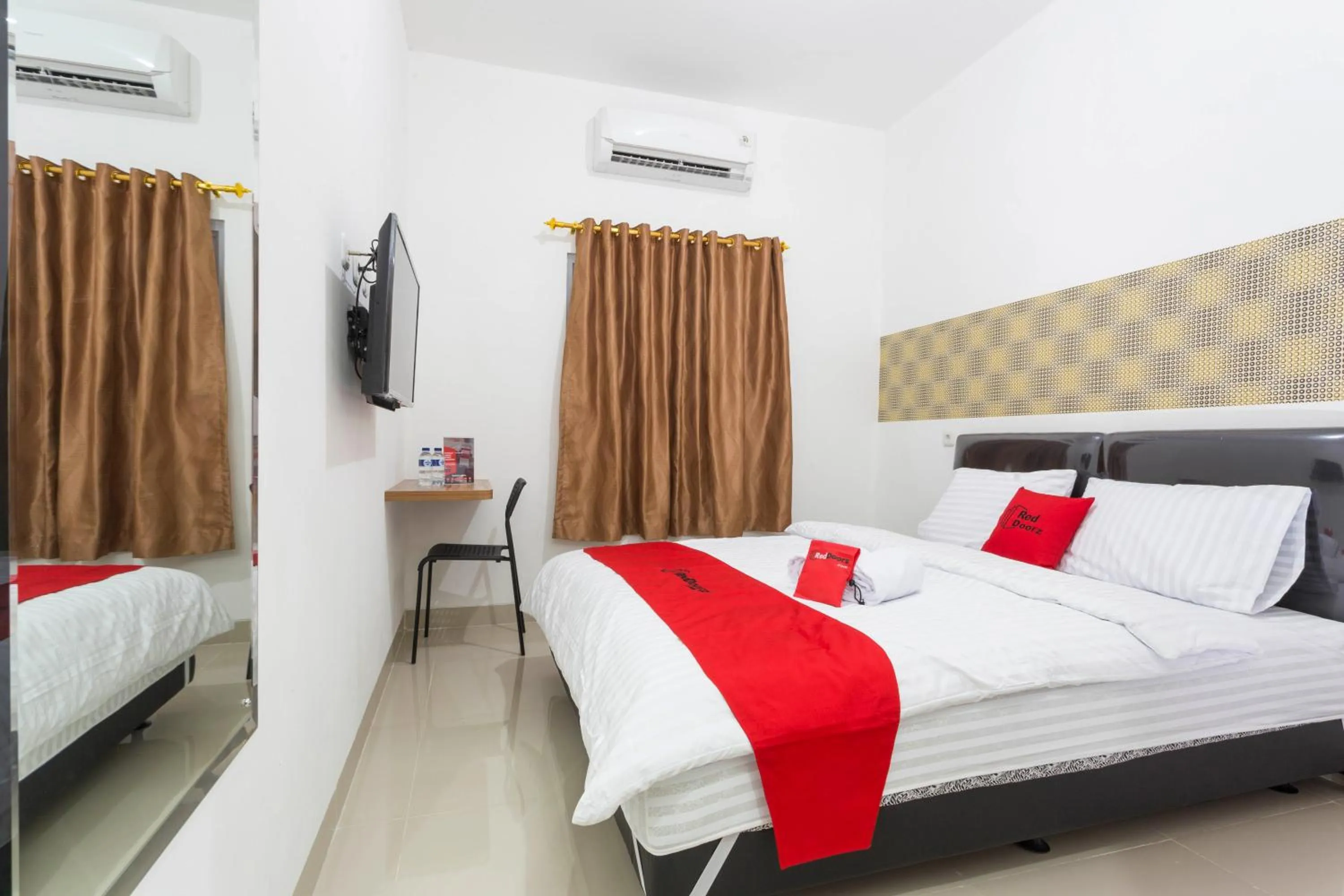 RedDoorz Double Room in RedDoorz Plus @ Boulevard Residence BSD