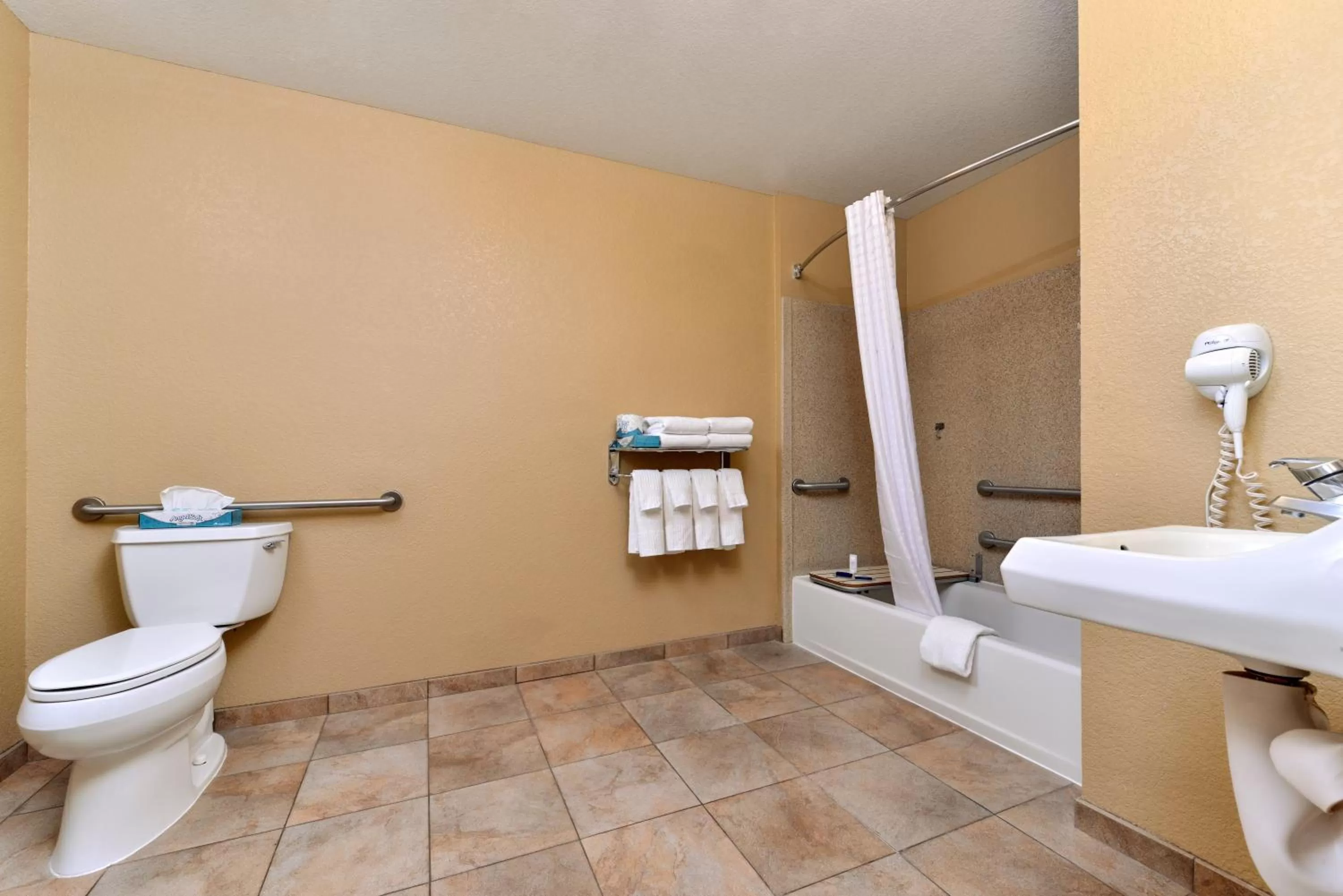 Queen Studio Suite with Batch Tub - Mobility Accessible - Non-Smoking in Candlewood Suites Turlock by IHG
