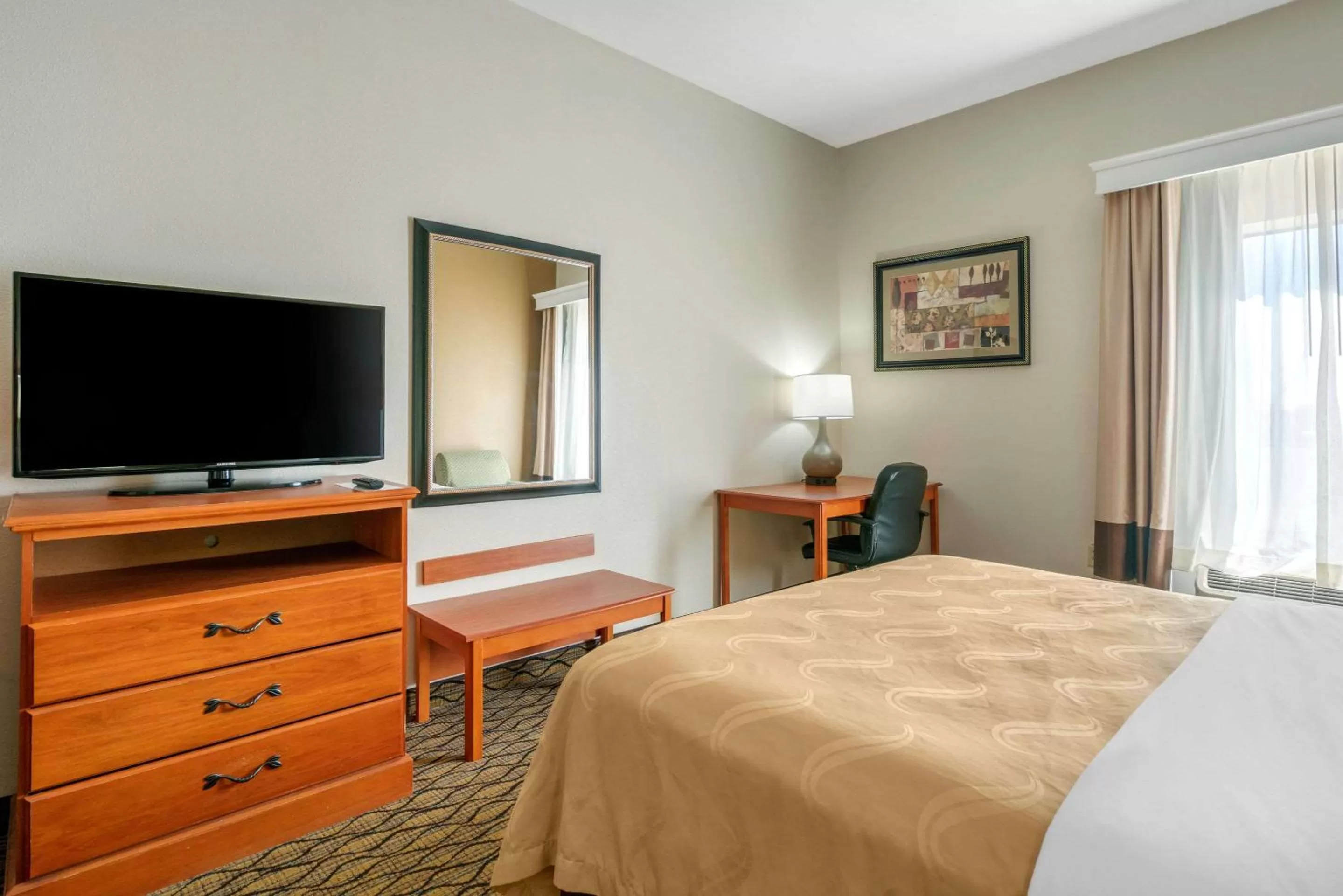 King Suite with Sofa Bed - Non-Smoking in Quality Inn & Suites - Jefferson City