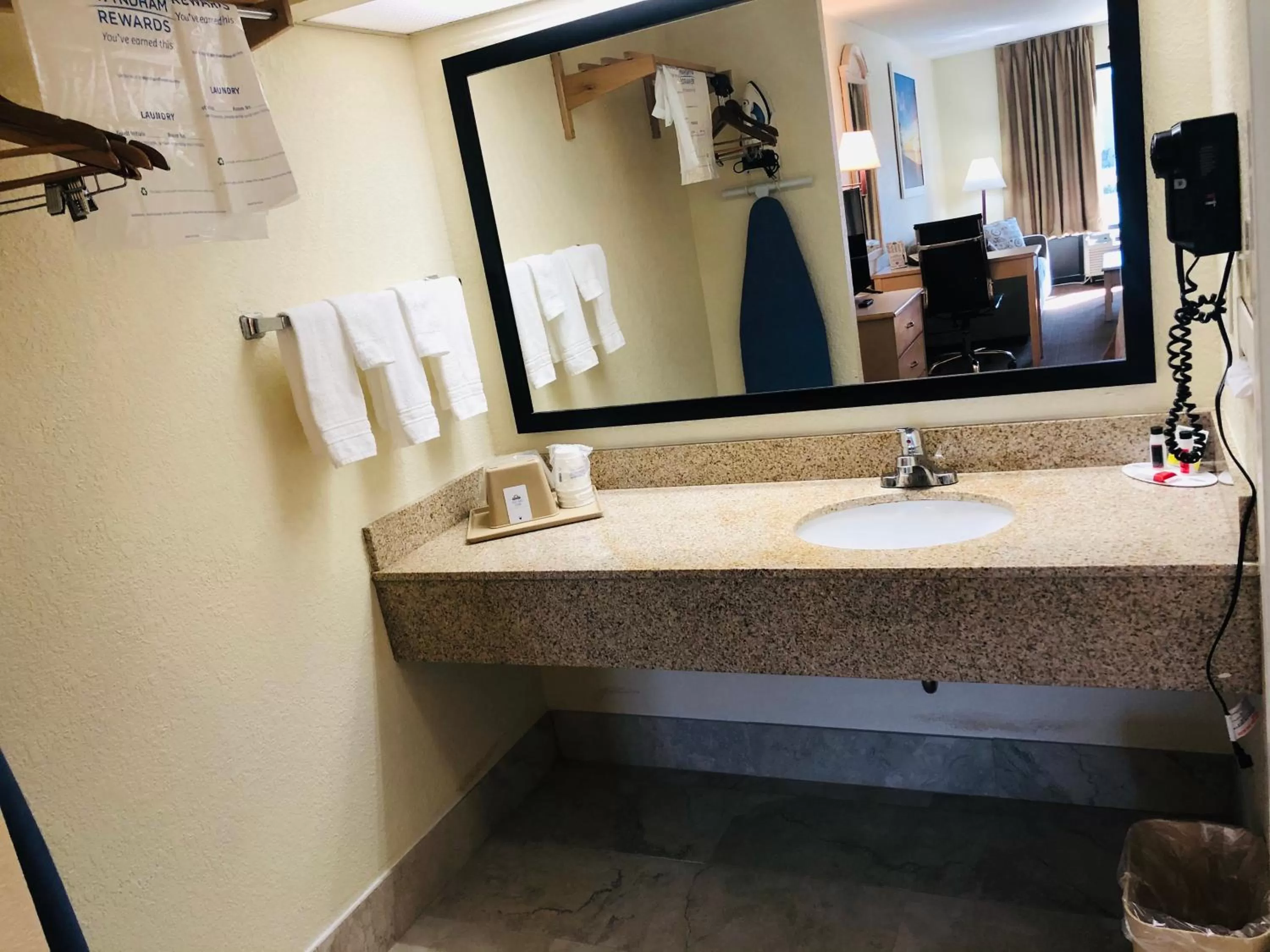 Deluxe King Studio Suite - Non-Smoking in Days Inn & Suites by Wyndham Navarre - near Beaches Hurlburt