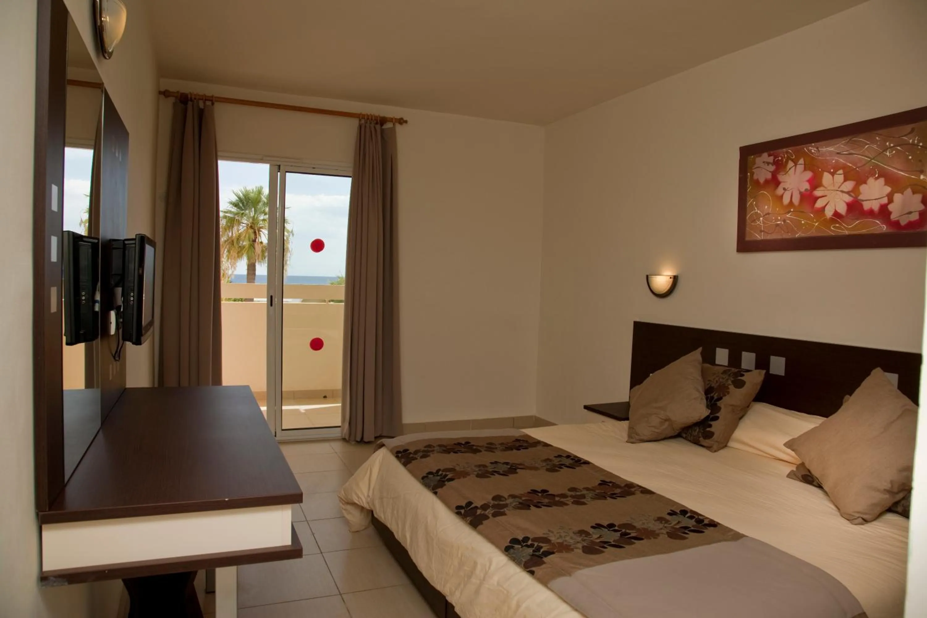 Standard Twin Room with Sea View in Dar Khayam