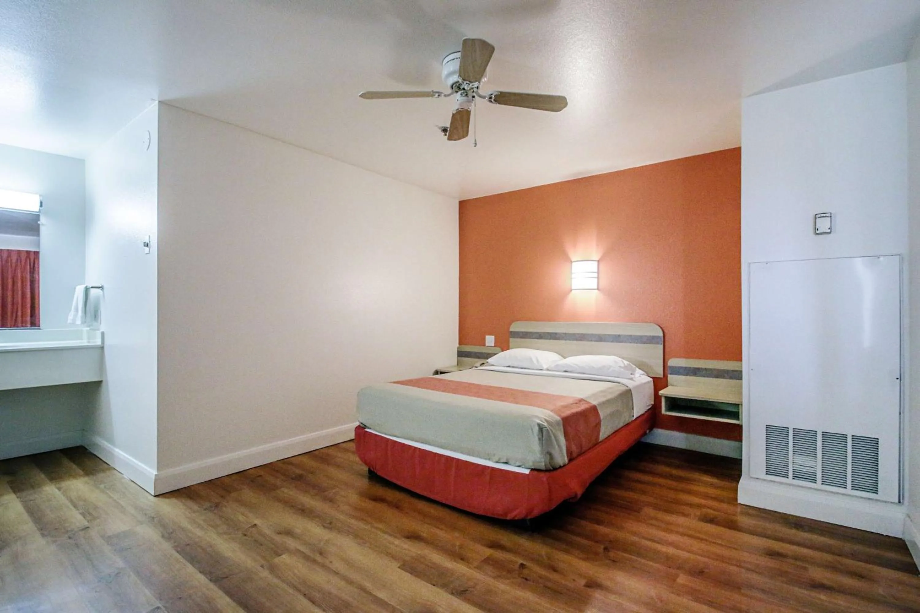 Queen Room - single occupancy - Disability Access - Roll in Shower in Motel 6-Nephi, UT