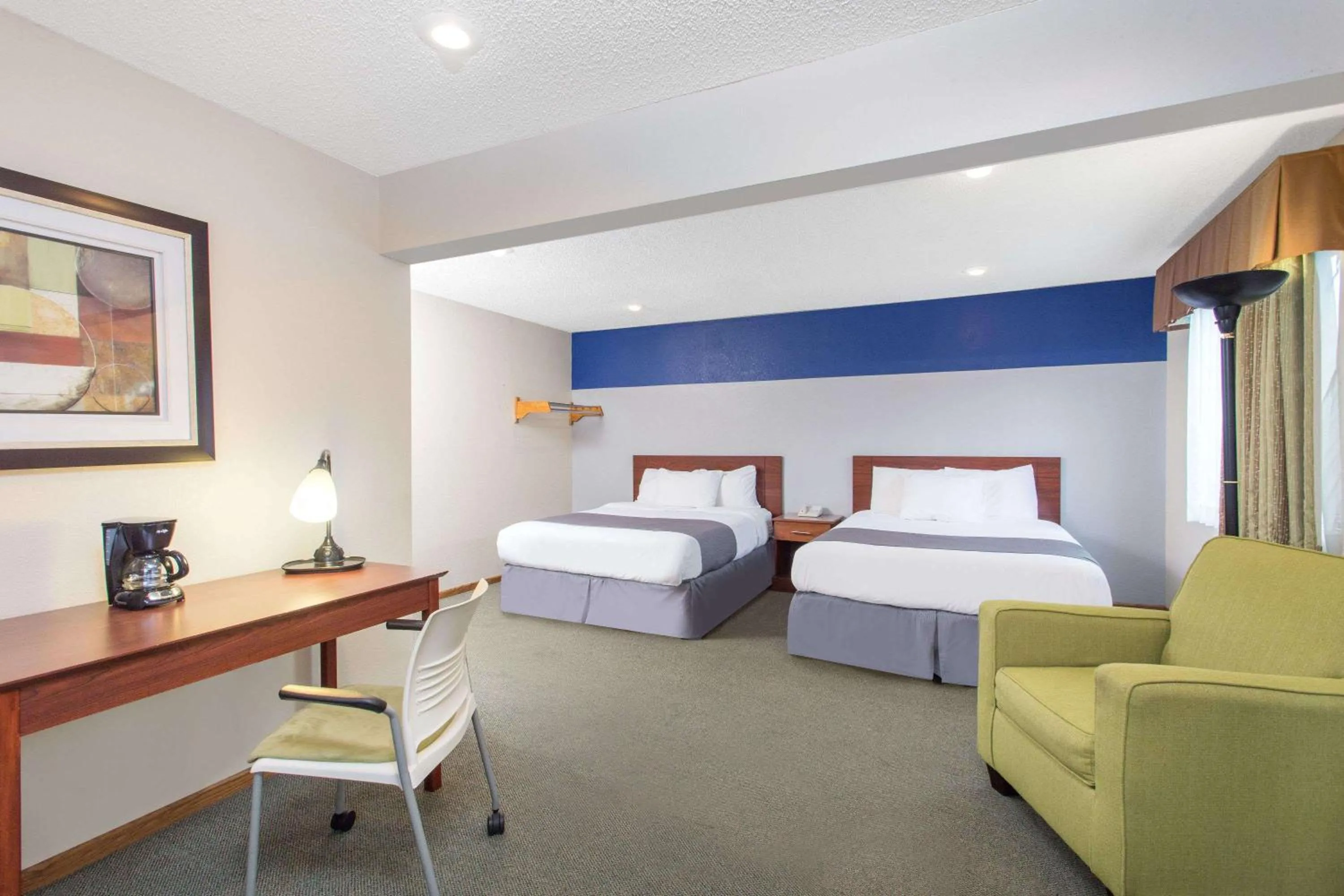 Studio Suite with Two Queen Beds - Mobility Access/Non-Smoking in Baymont by Wyndham Dubuque