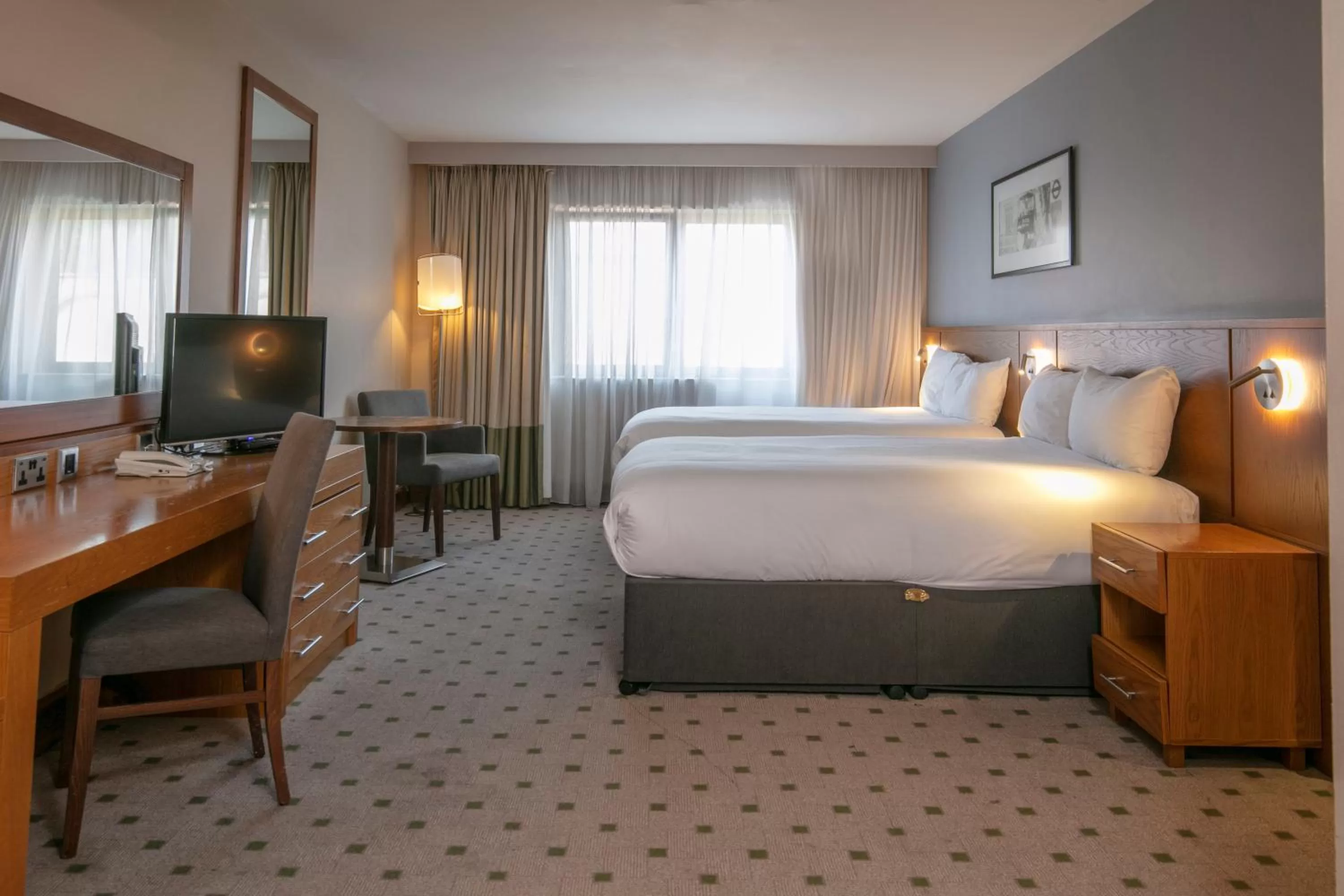 Standard Family Room with Two Double Beds in The Crown London, WorldHotels Distinctive