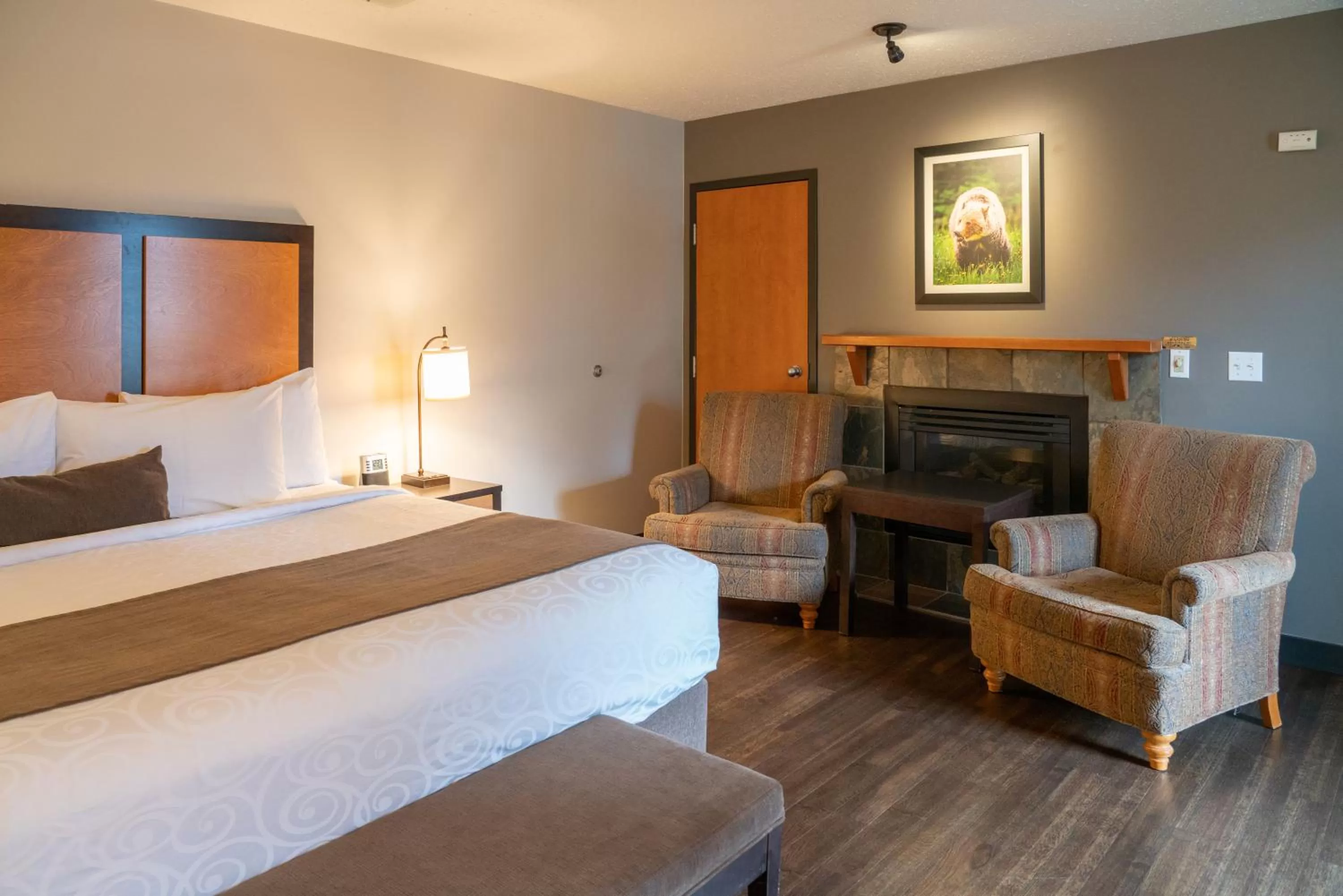 Executive King Suite in Pocaterra Inn & Waterslide