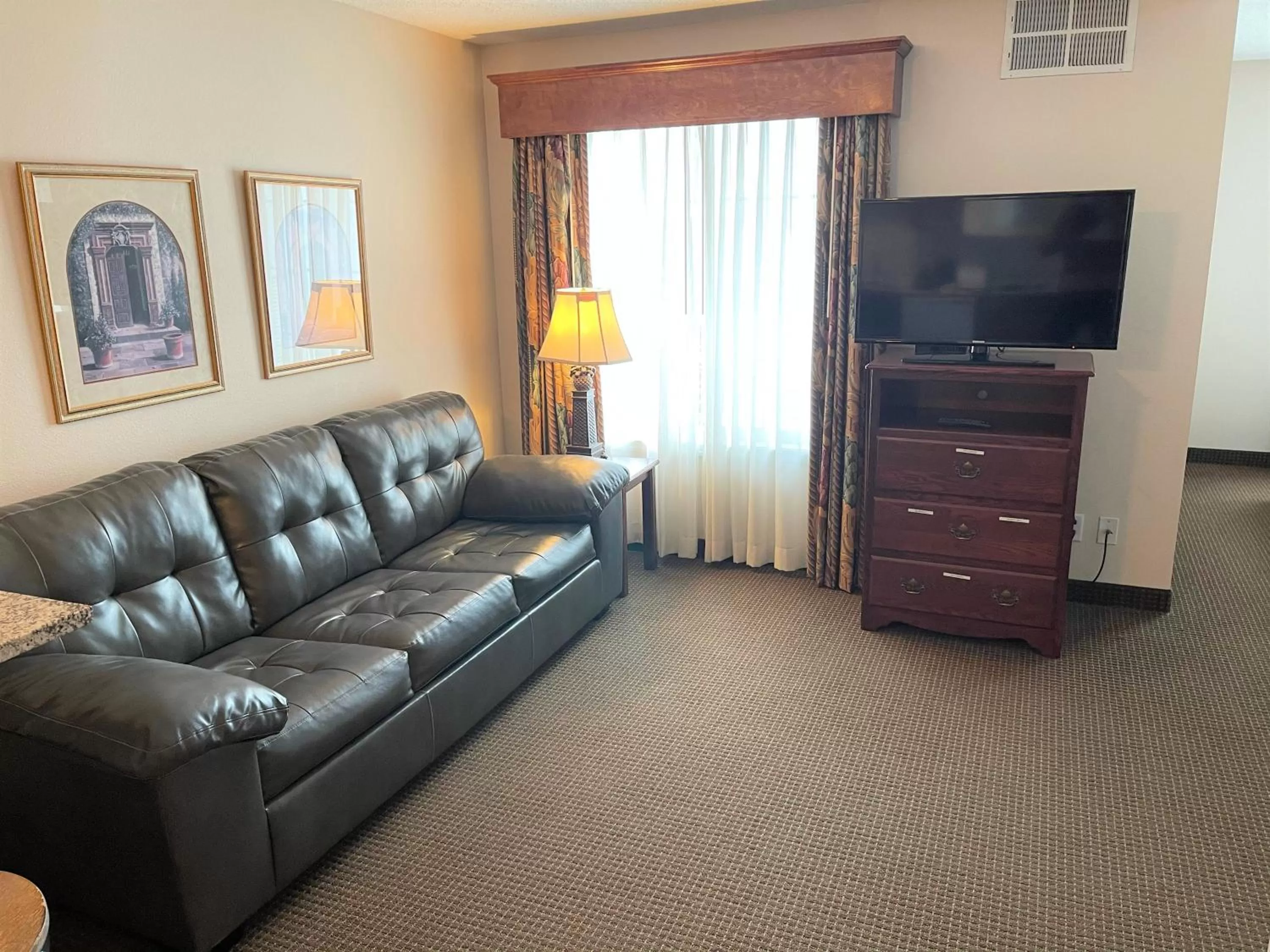 Grand Deluxe Double Room - single occupancy in River Hills Hotel- Mankato