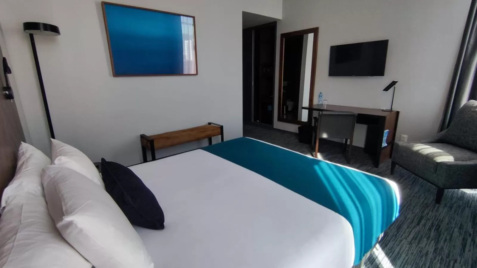 Standard Queen Room in Atix Hotel, a Member of Design Hotels