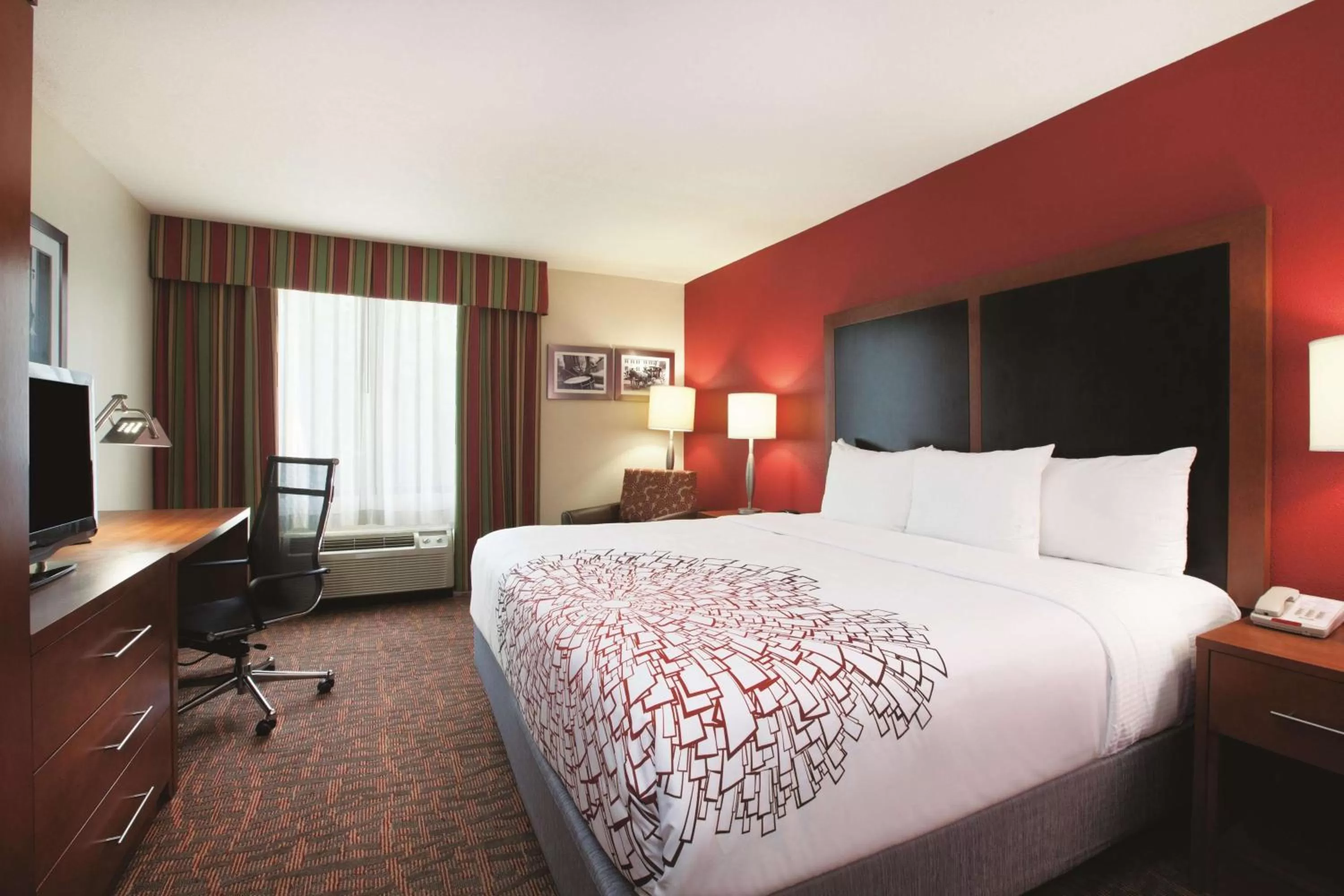 King Room - Disability Access in La Quinta by Wyndham Williamsburg Historic Area