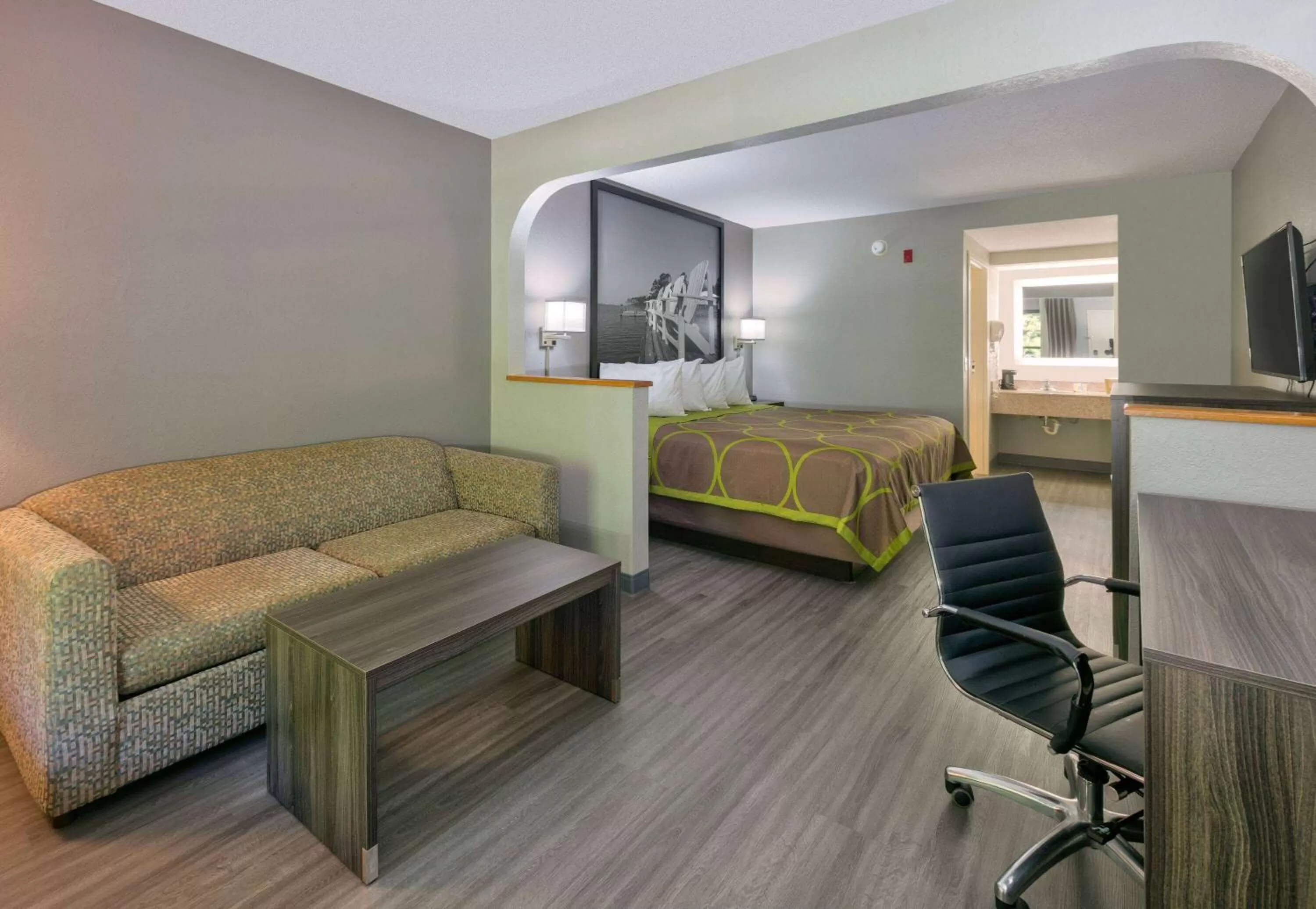 King Suite - Smoking in Super 8 by Wyndham Diberville Biloxi Area