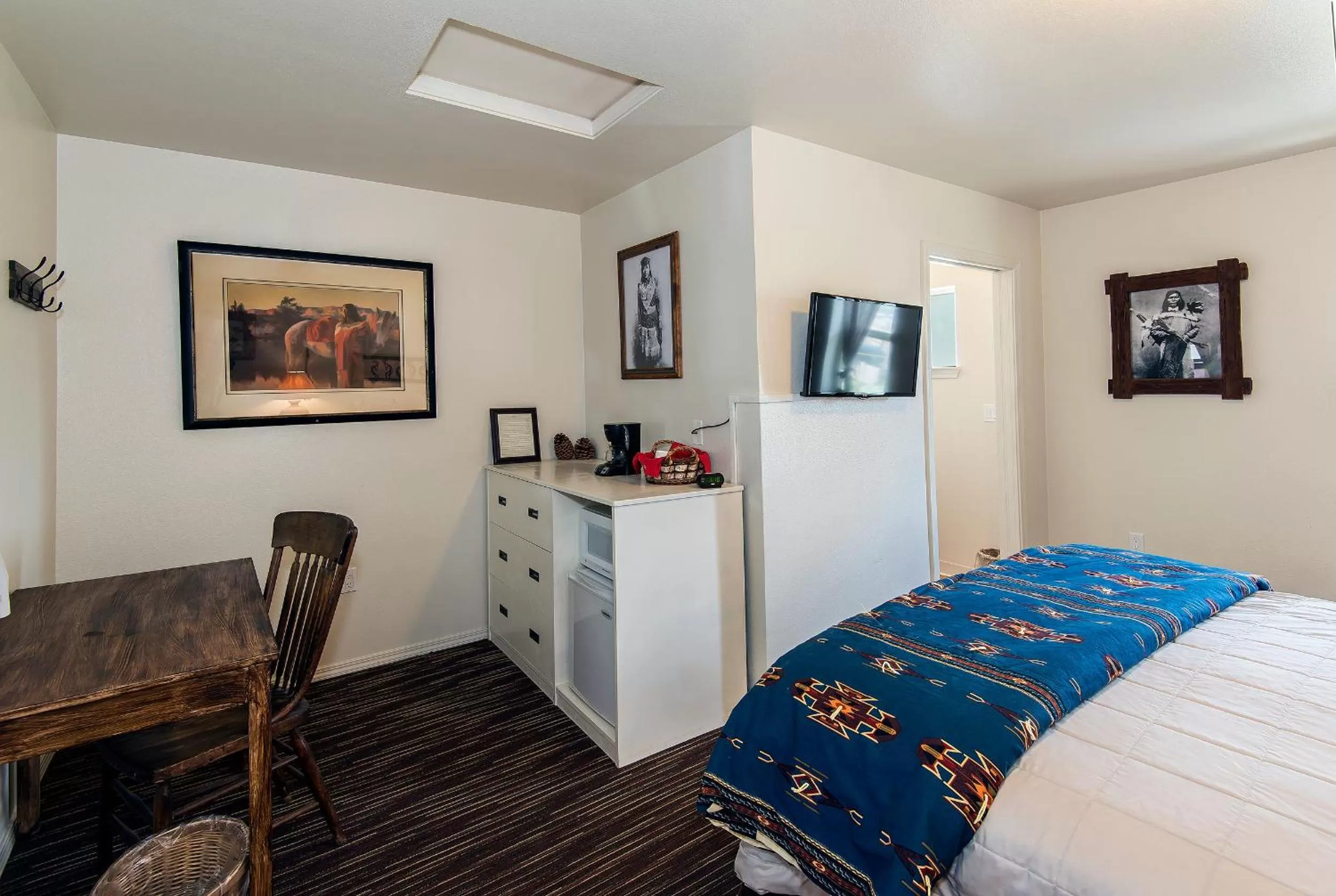 Paiute Indian Room with One King Bed, Shower in Virginia City Inn