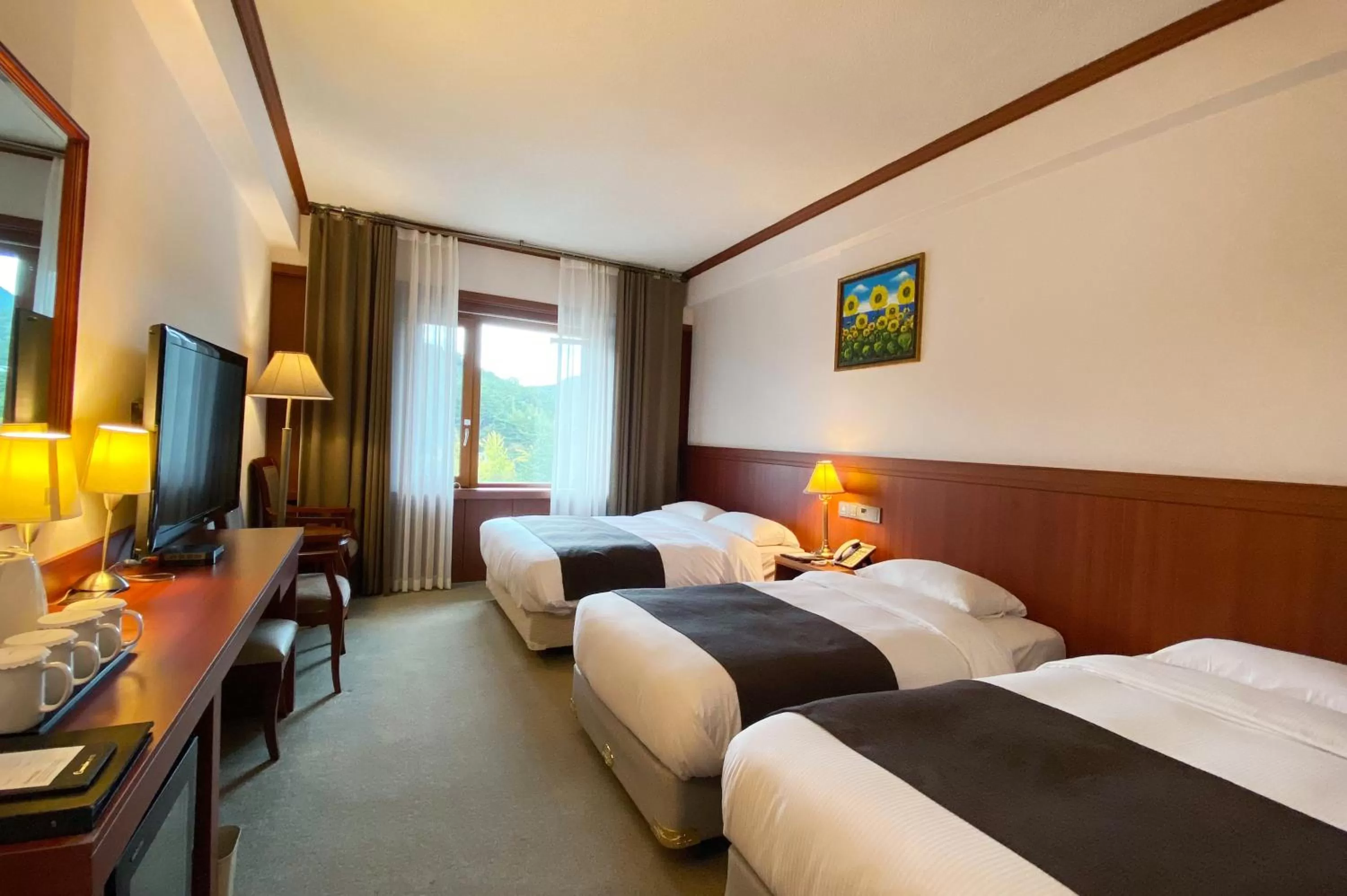 Deluxe Triple Room with Lake View in Commodore Hotel Gyeongju
