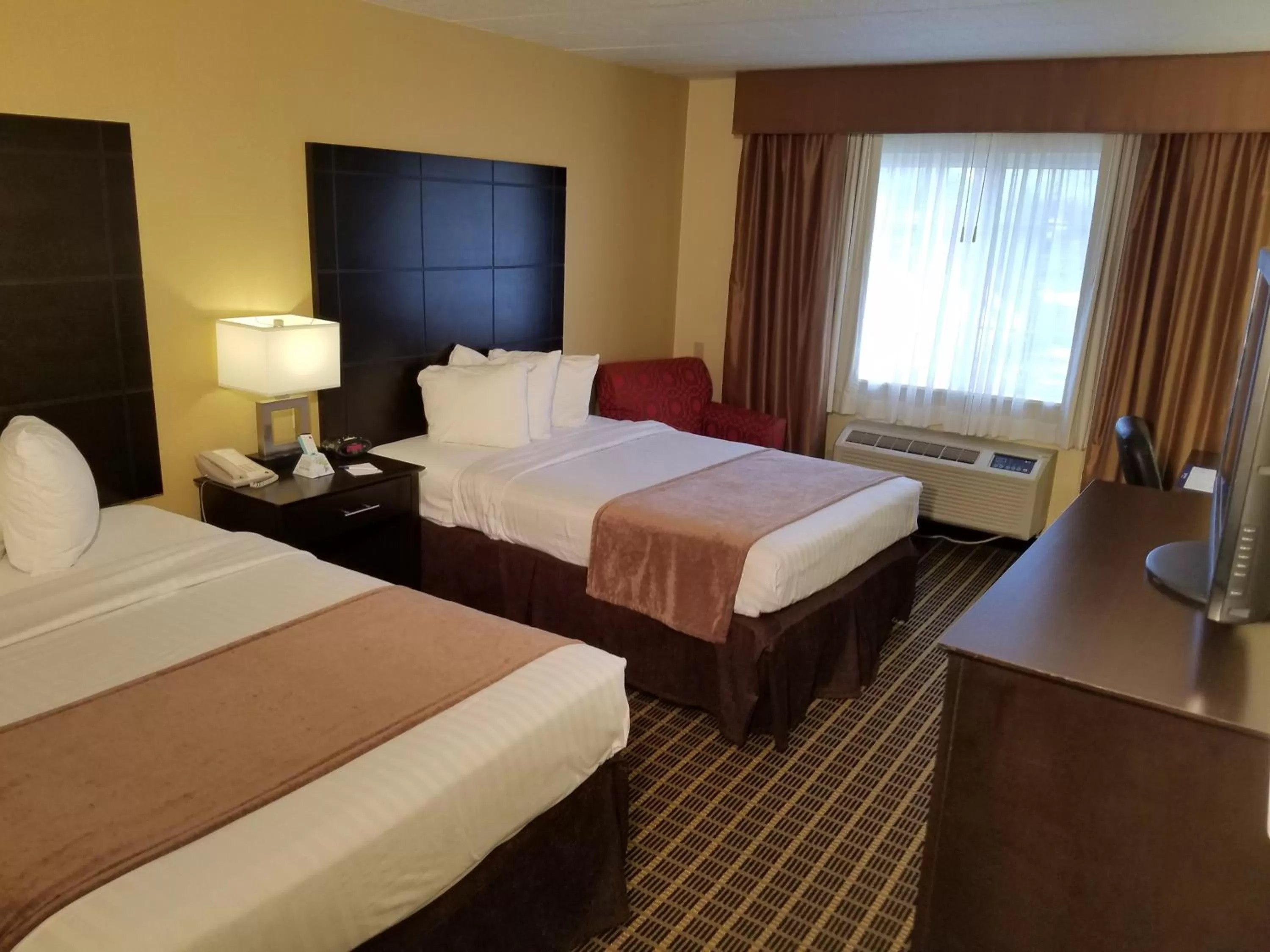Two Double Beds with Roll-in Shower - Non-Smoking in Quality Inn & Suites Morgantown - University Area