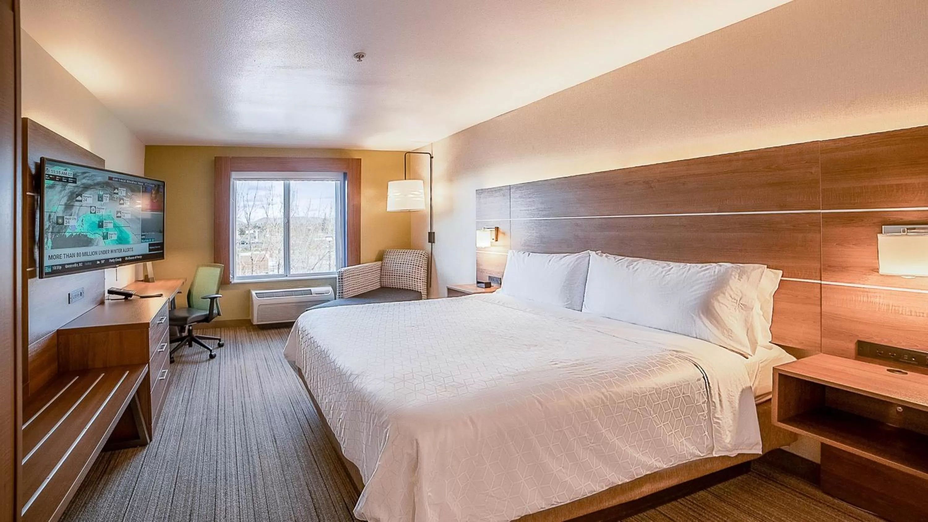 King Room in Holiday Inn Express Porterville by IHG