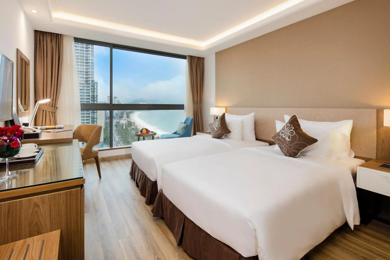 Senior Deluxe Twin Room with Sea View in Comodo Nha Trang Hotel