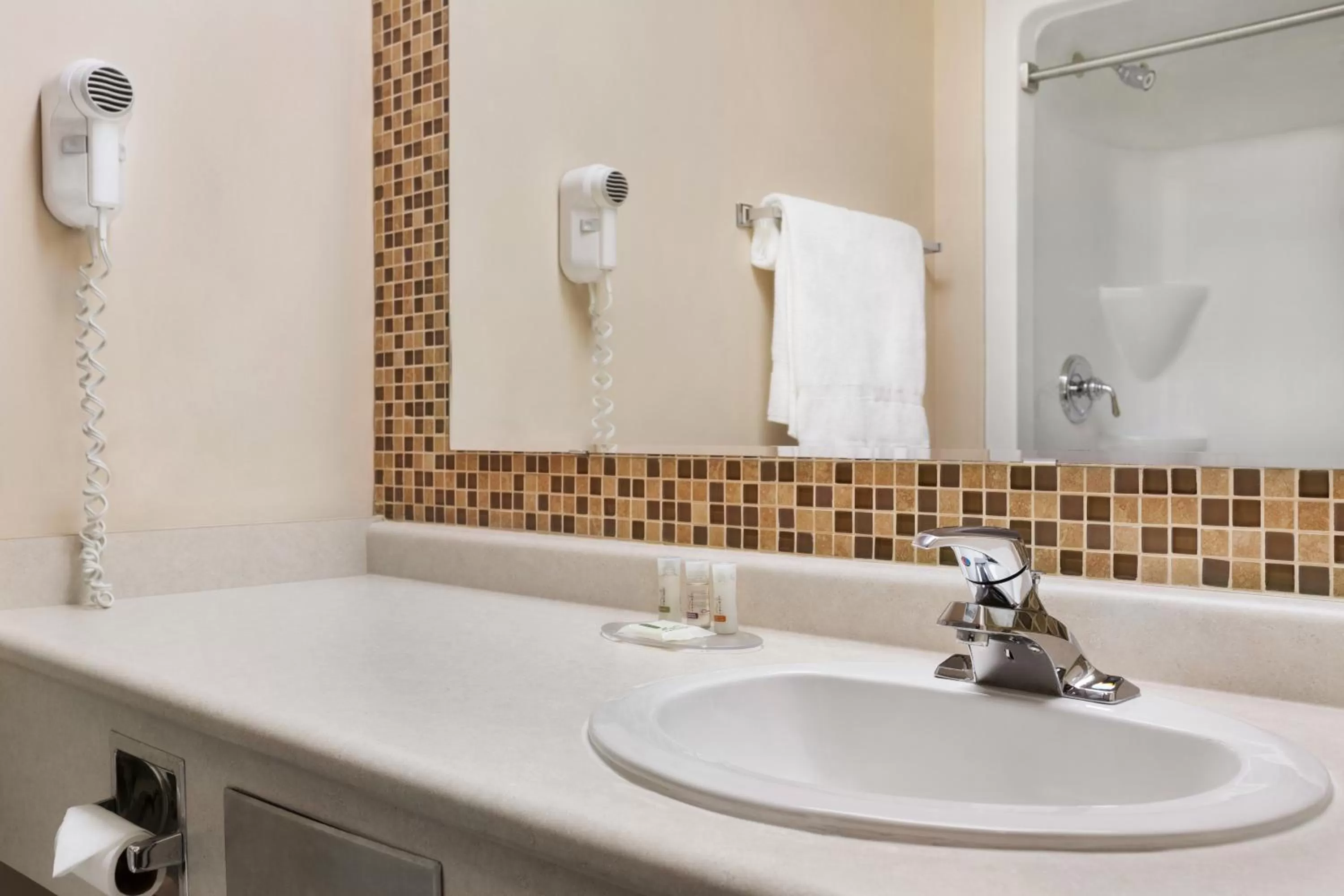 Two-Bedroom Efficiency Room - Non-Smoking - Second Floor in Days Inn by Wyndham Leamington