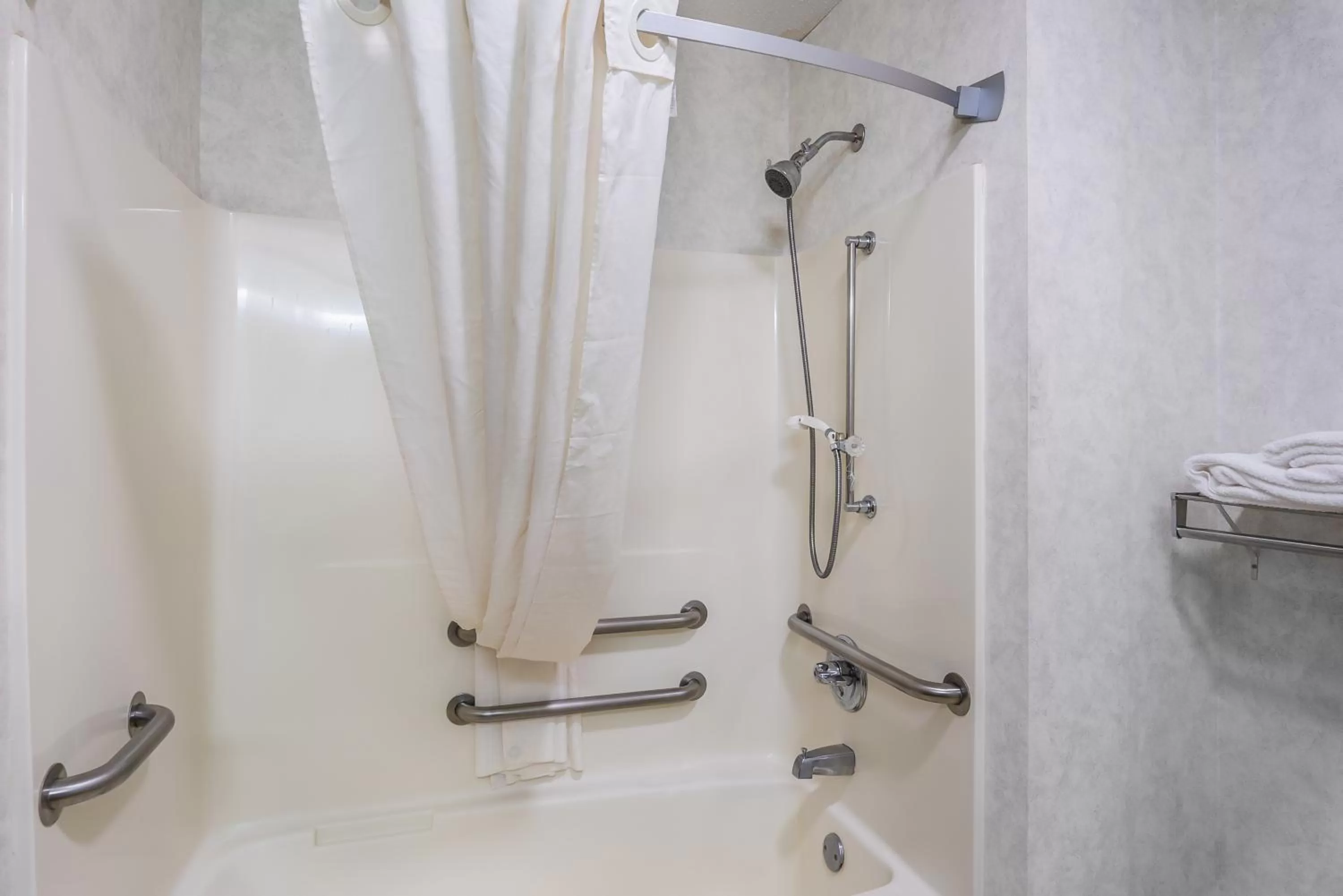 King Room - Disability Access/Non-Smoking in Americas Best Value Inn-Wenona