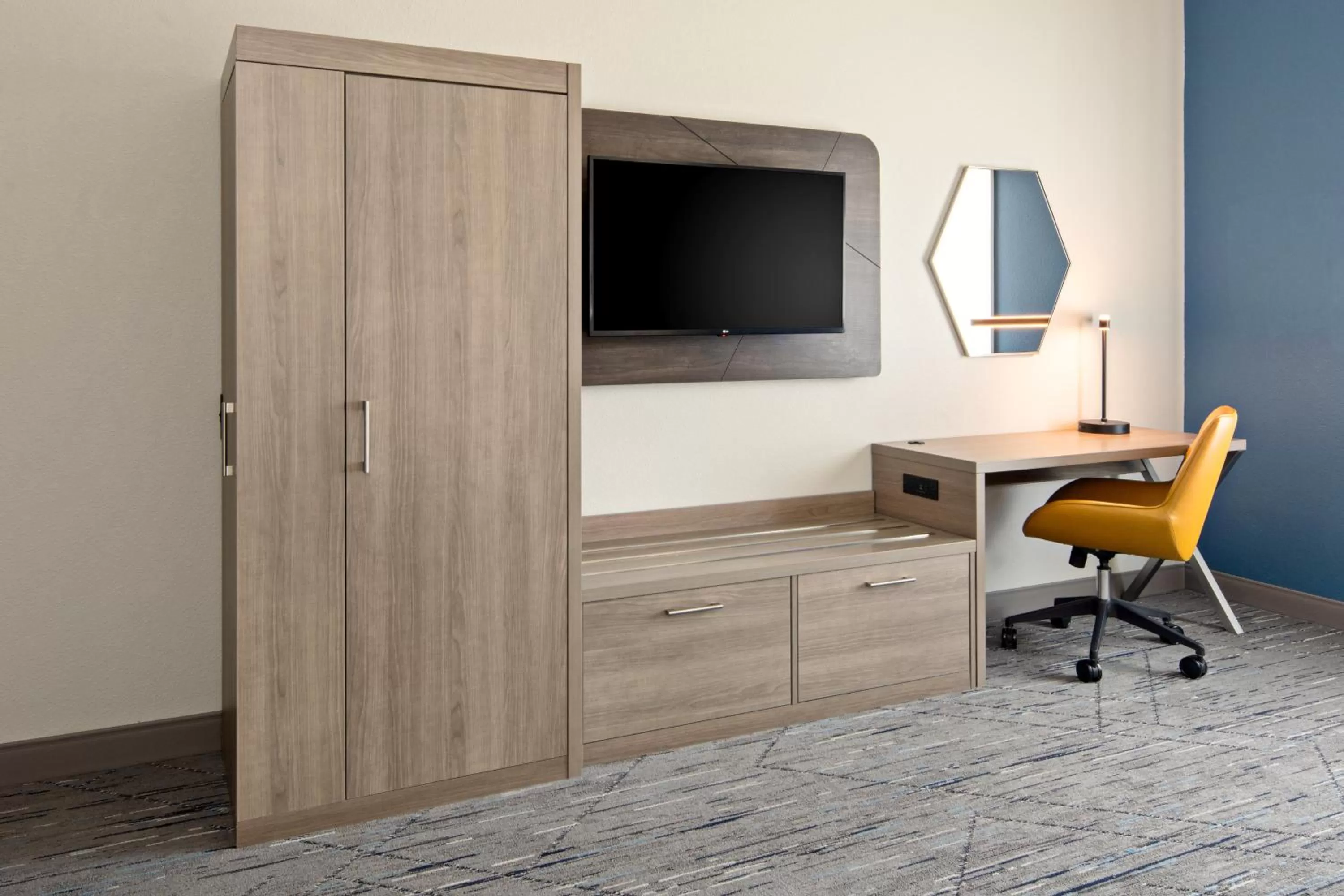 King Room with Roll-In Shower - Disability Access in Holiday Inn Express & Suites Palm Desert - Millennium by IHG