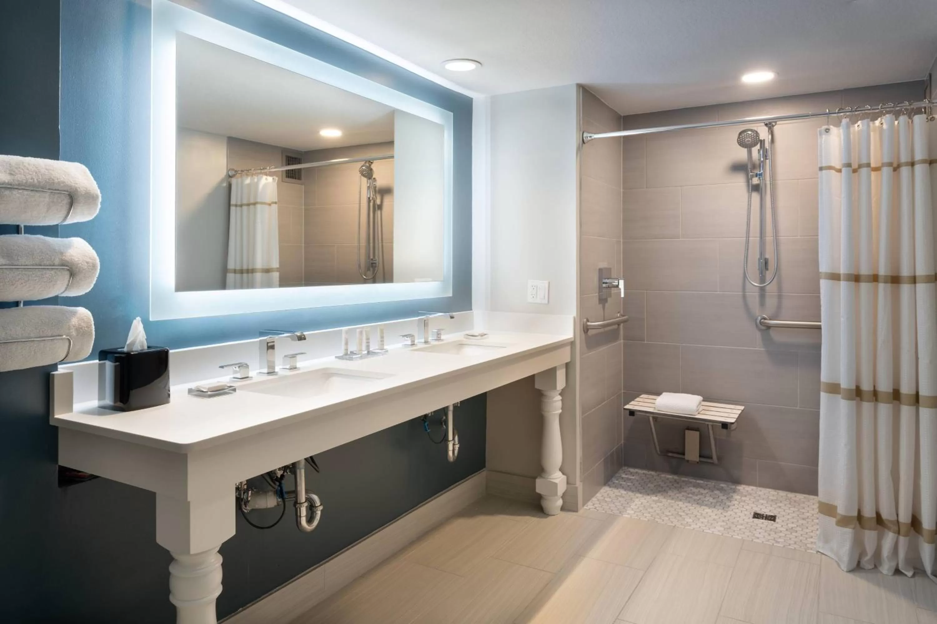 King Room with Water View and Balcony - Captiva Tower/Mobility Accessible with Roll-In Shower in Marriott Sanibel Harbour Resort & Spa