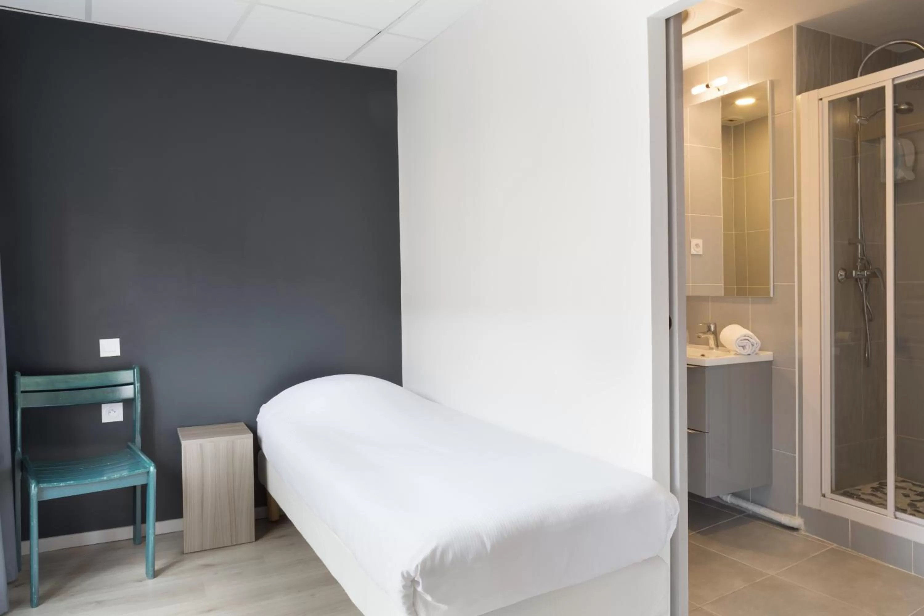 Single Room in Lille City Hotel