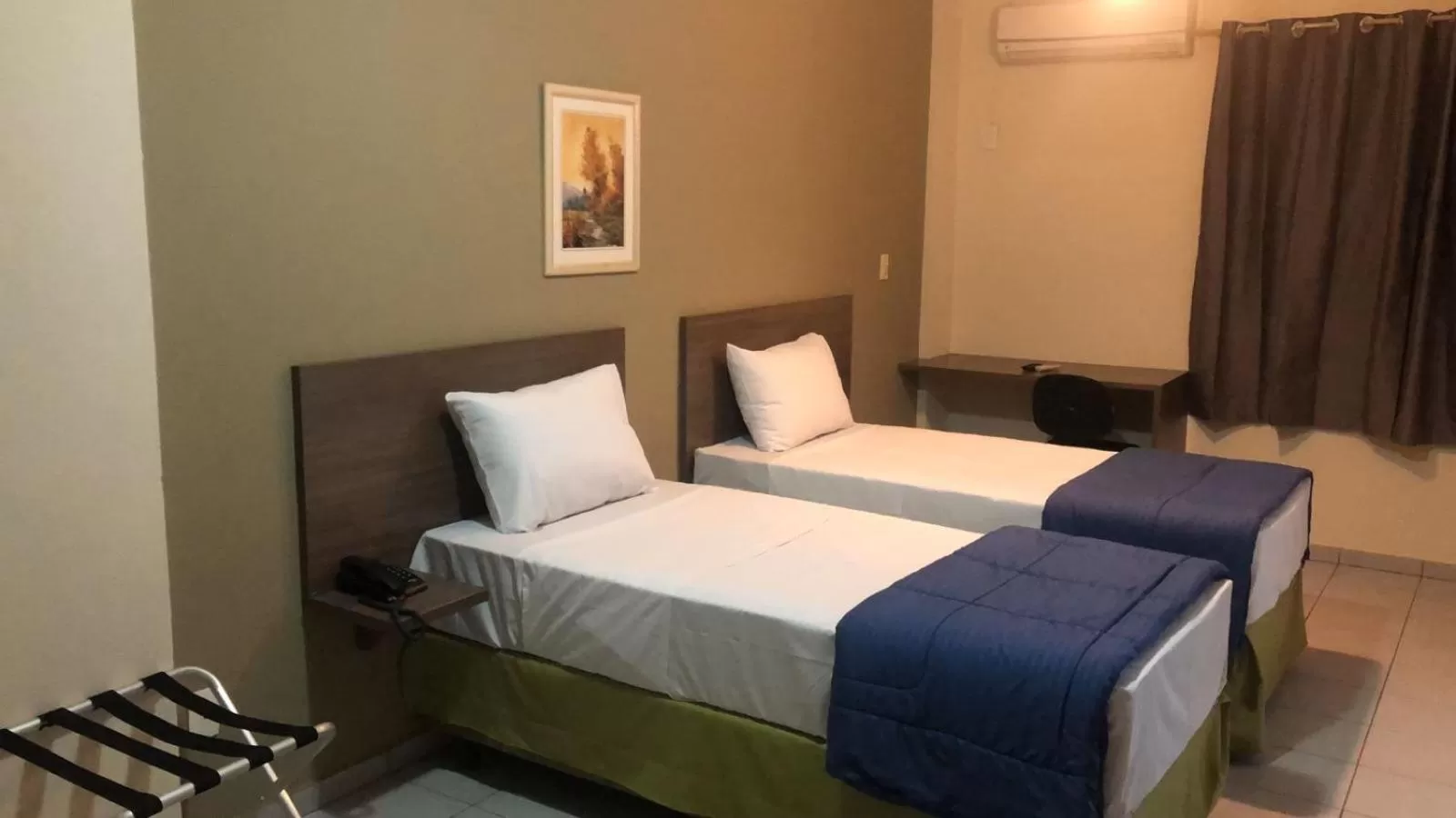 Twin Room - single occupancy in Astor Hotel