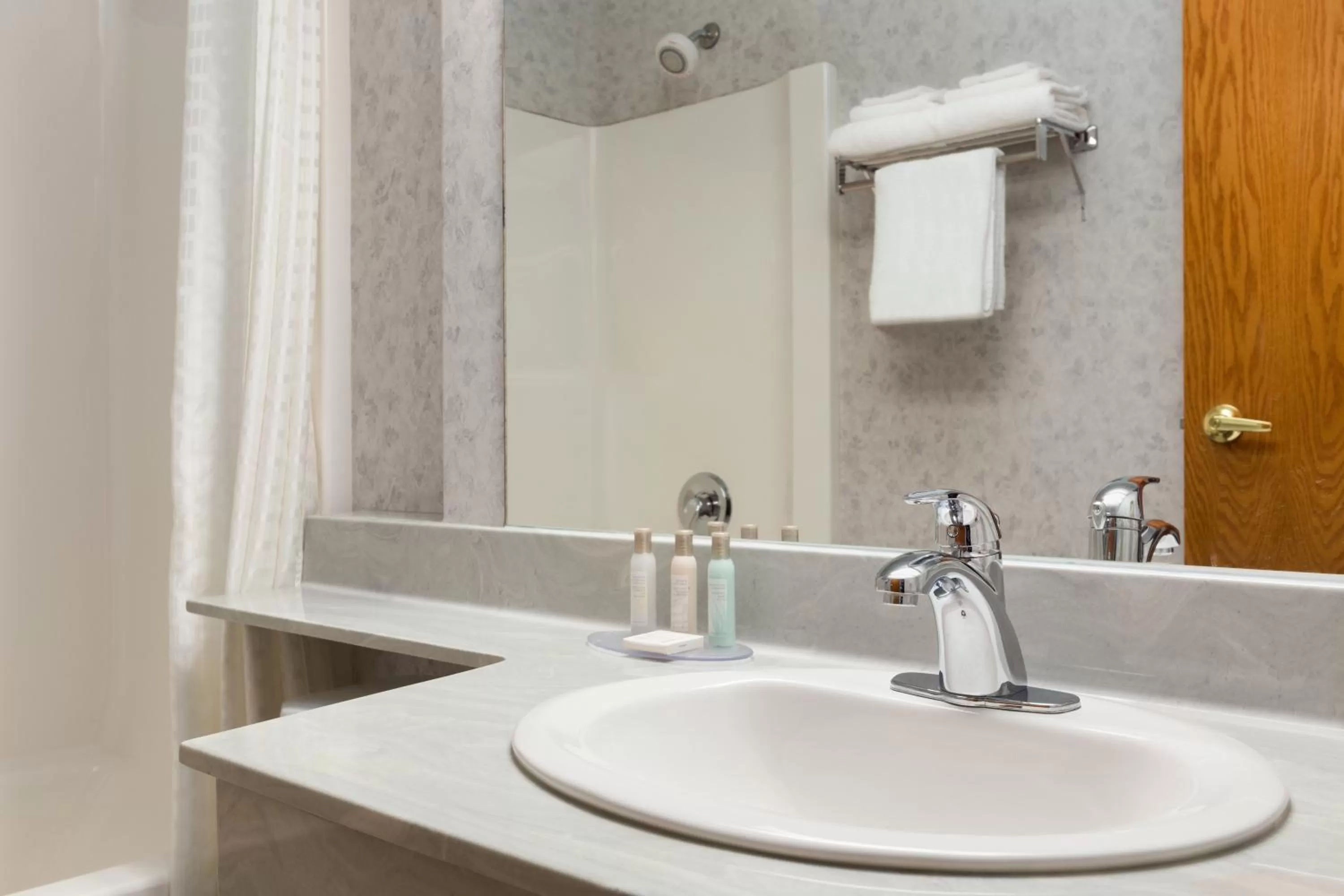 Queen Room - Mobility Access/Non-Smoking in Travelodge by Wyndham Lloydminster